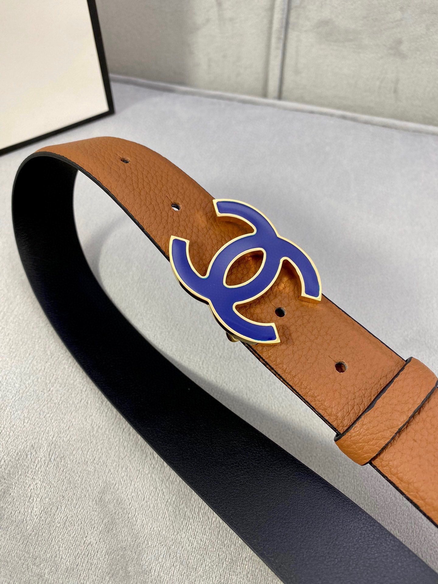 CC 30MM BELT IN BRONZE BROWN GRAINED CALFSKIN WITH NAVY BLUE METAL LOGO - 30