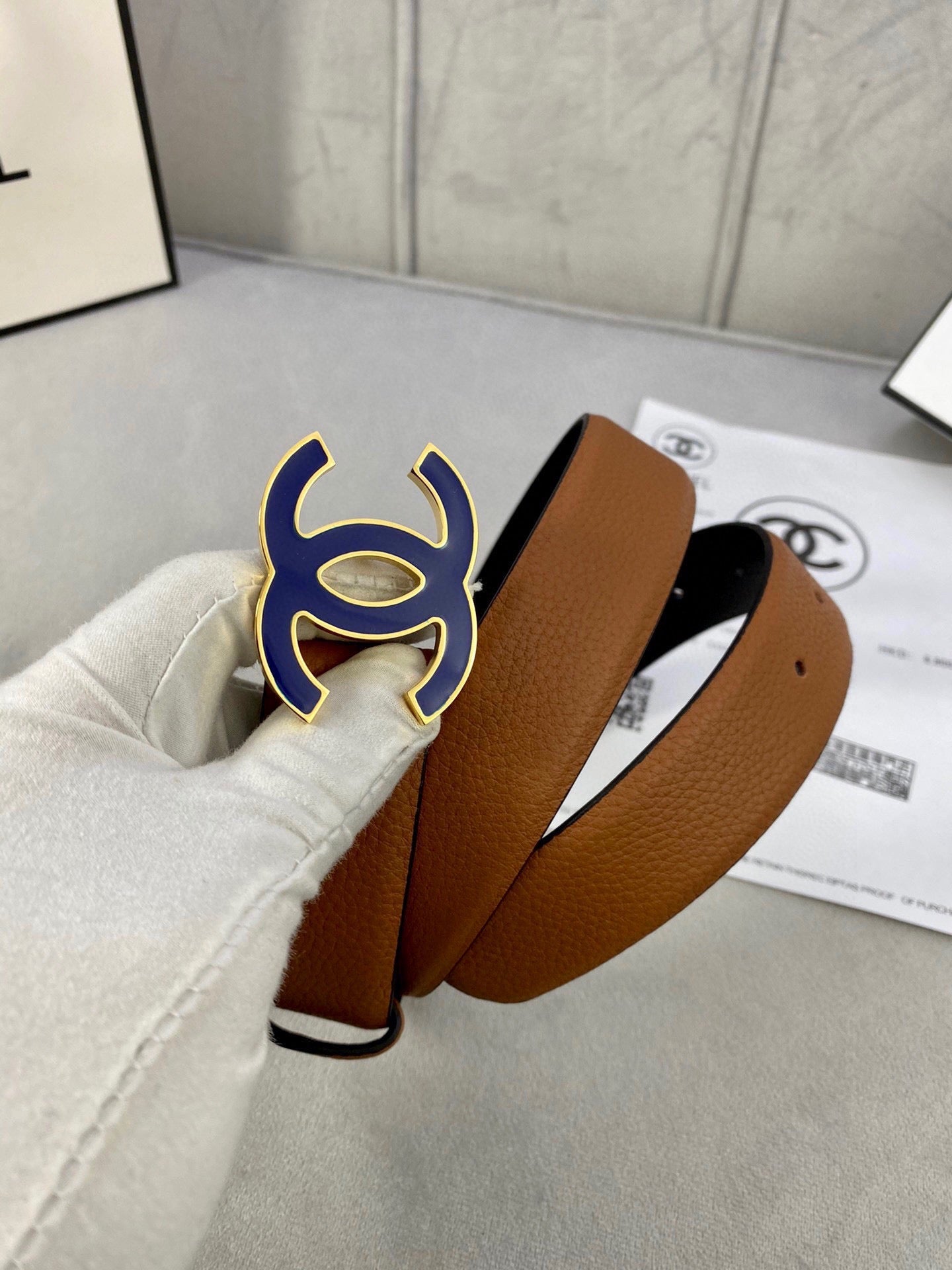 CC 30MM BELT IN BRONZE BROWN GRAINED CALFSKIN WITH NAVY BLUE METAL LOGO - 30