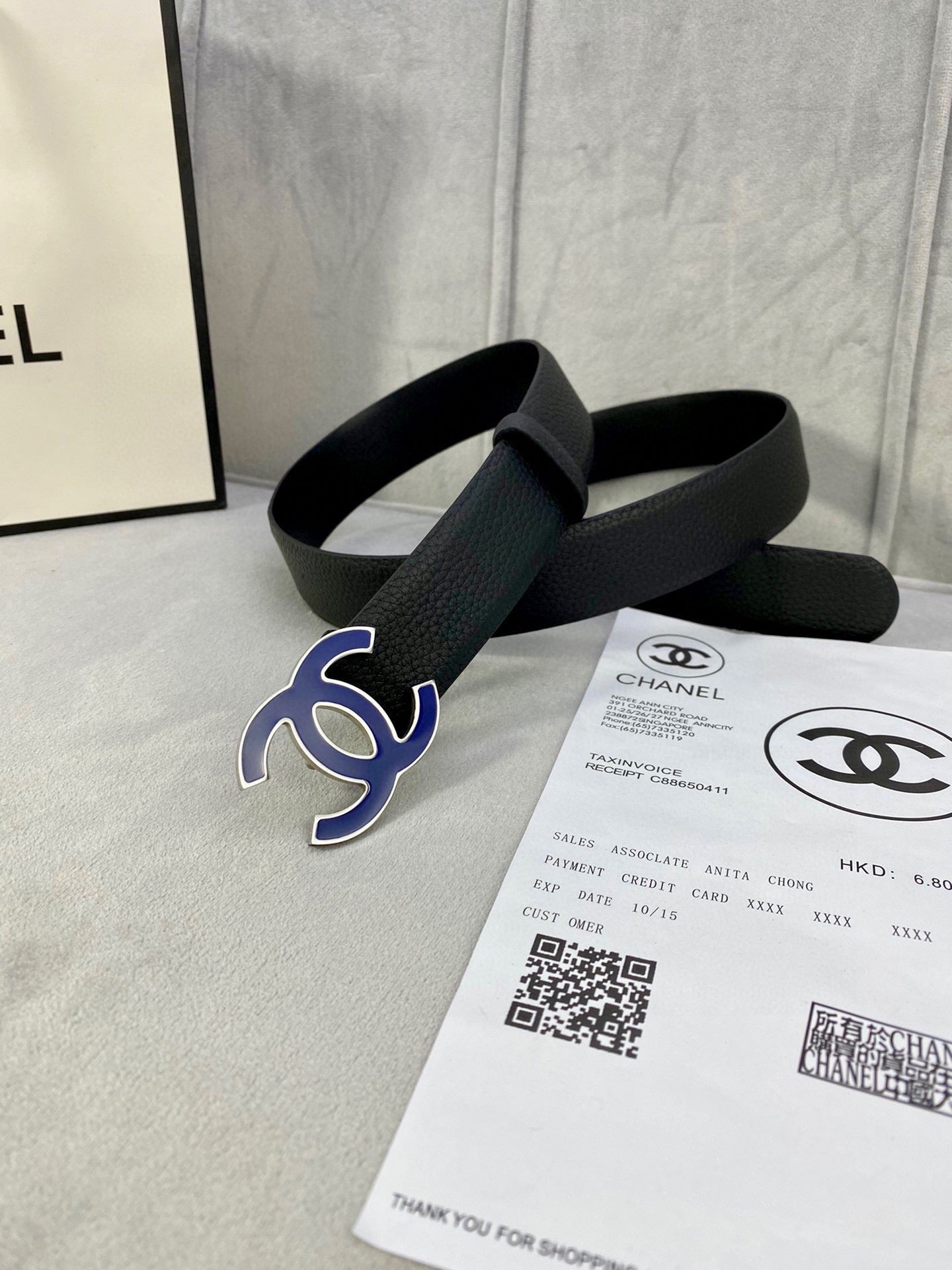 CC 30MM BELT IN BLACK GRAINED CALFSKIN WITH NAVY BLUE METAL LOGO - 30