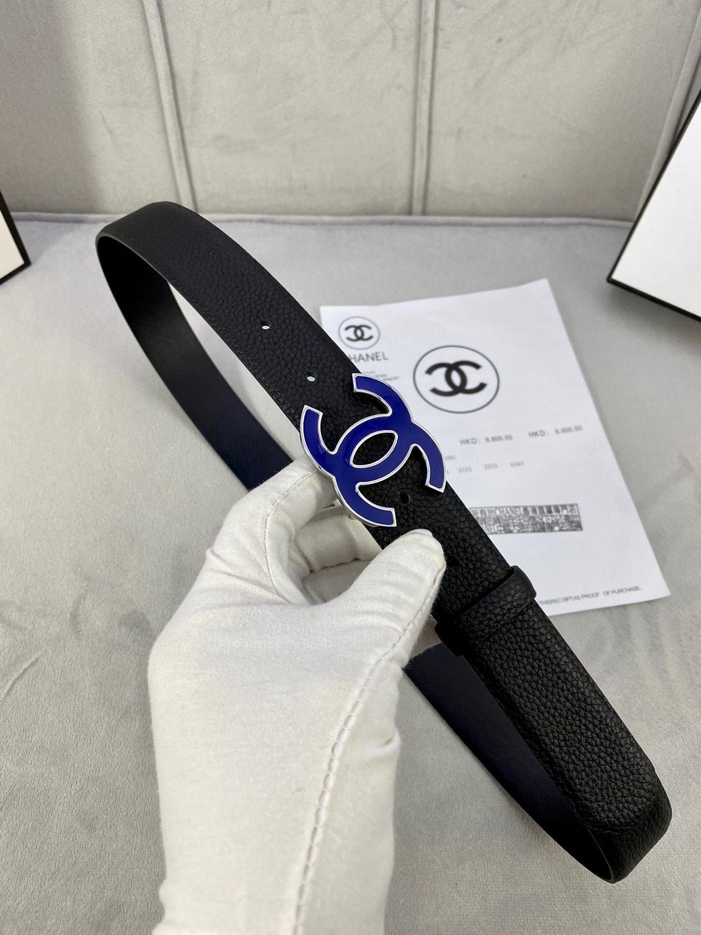 CC 30MM BELT IN BLACK GRAINED CALFSKIN WITH NAVY BLUE METAL LOGO - 30