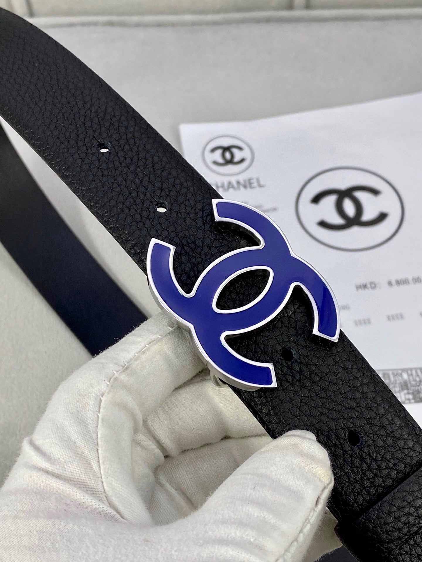 CC 30MM BELT IN BLACK GRAINED CALFSKIN WITH NAVY BLUE METAL LOGO - 30