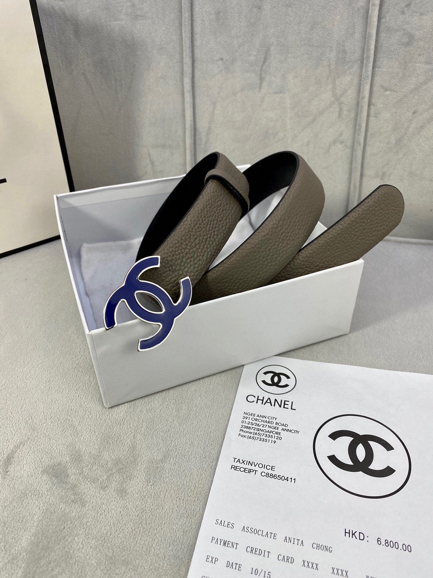CC 30MM BELT IN MOCHA BROWN GRAINED CALFSKIN WITH NAVY BLUE LOGO - 30