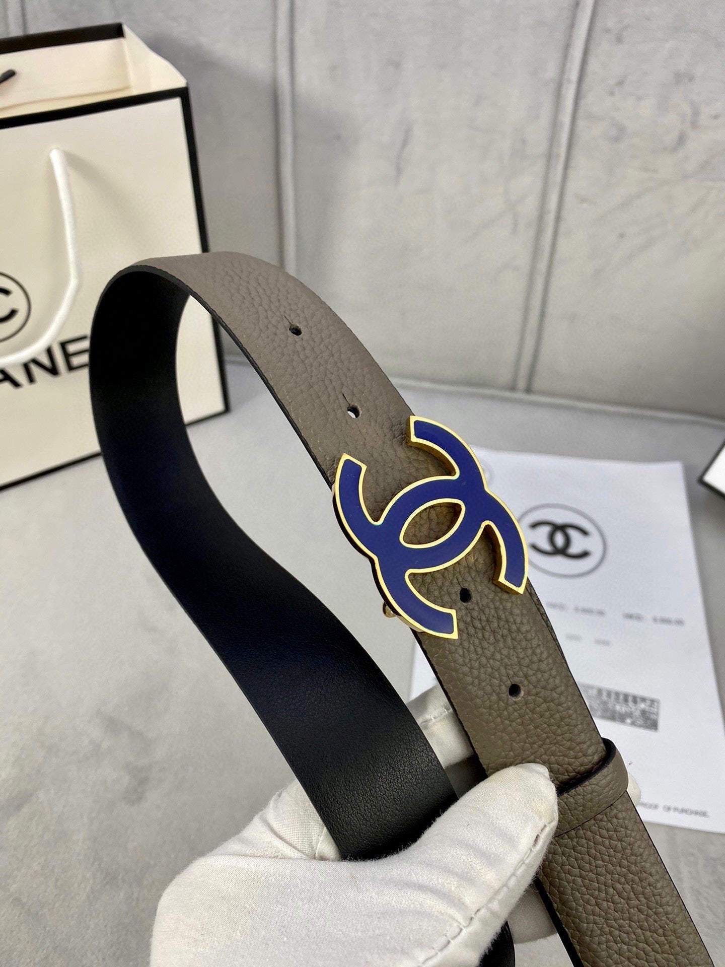 CC 30MM BELT IN MOCHA BROWN GRAINED CALFSKIN WITH NAVY BLUE LOGO - 30