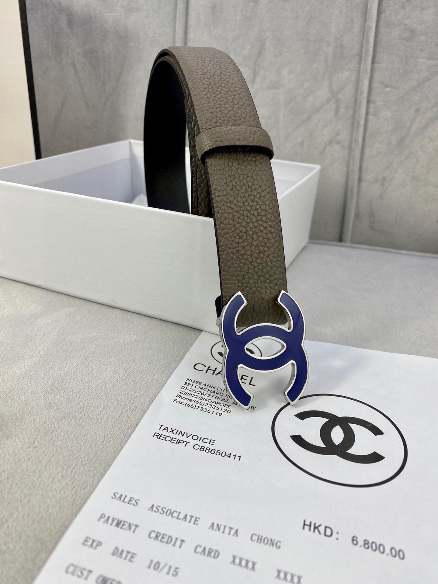 CC 30MM BELT IN MOCHA BROWN GRAINED CALFSKIN WITH NAVY BLUE LOGO - 30