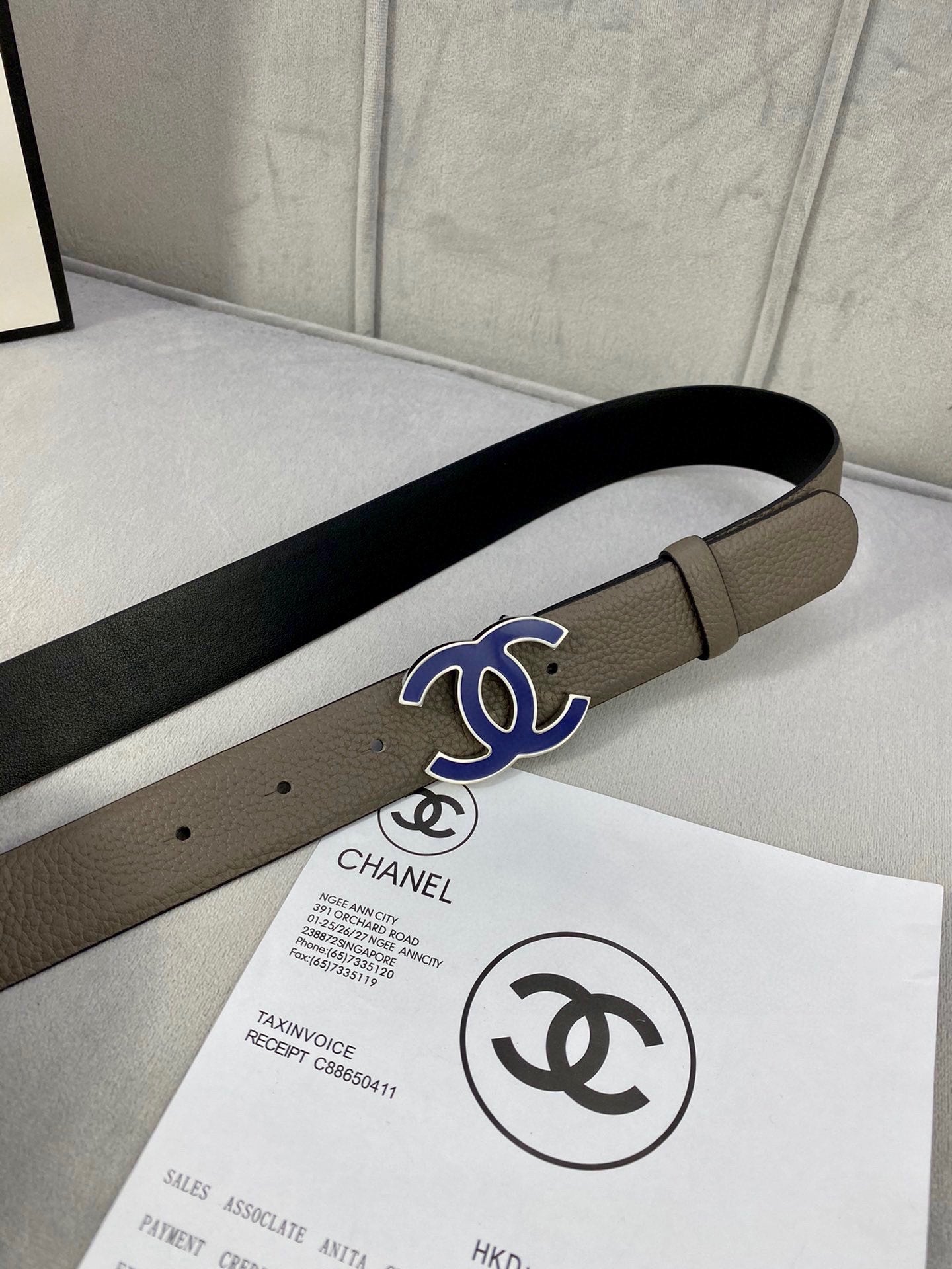 CC 30MM BELT IN MOCHA BROWN GRAINED CALFSKIN WITH NAVY BLUE LOGO - 30
