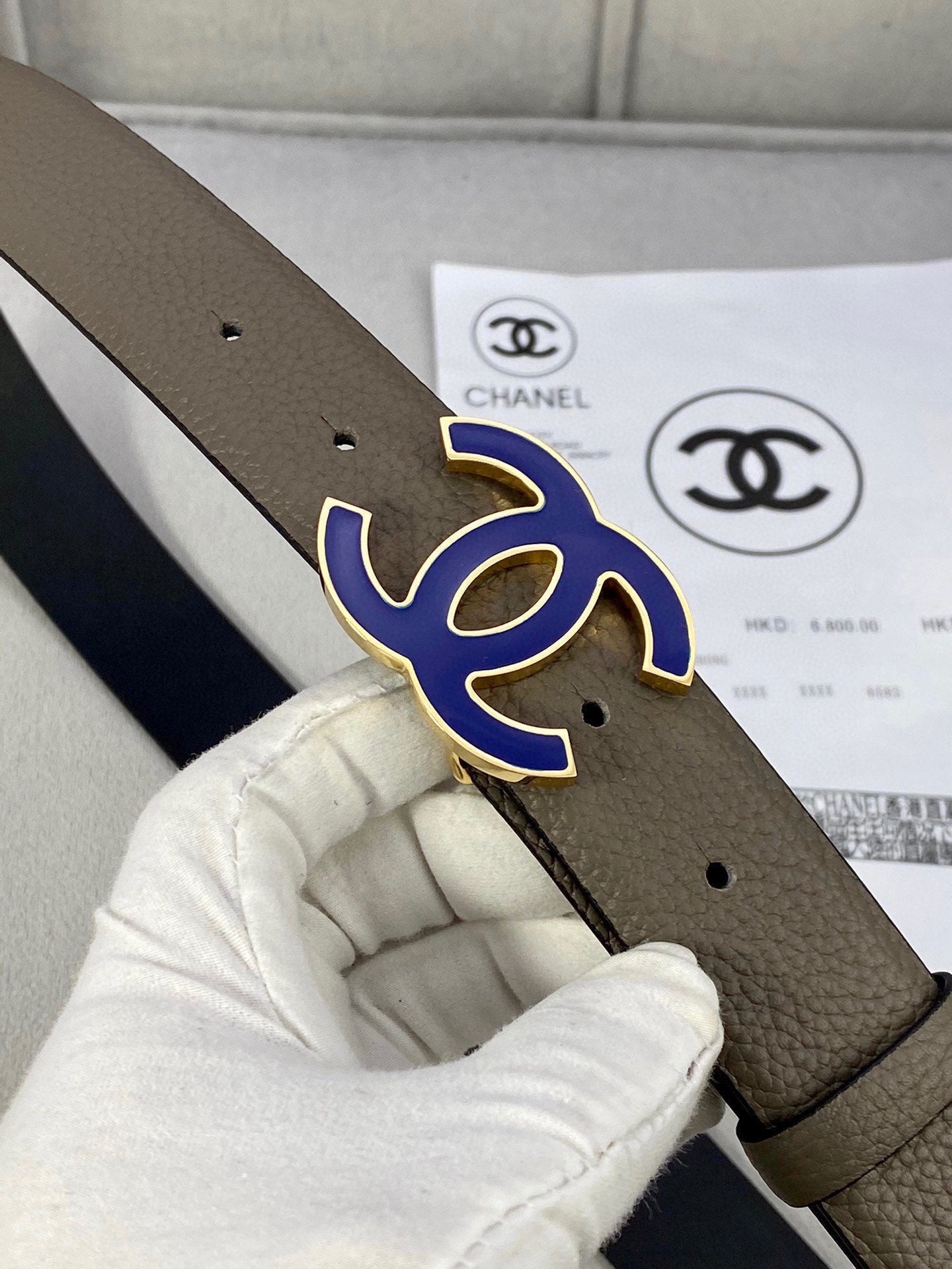 CC 30MM BELT IN MOCHA BROWN GRAINED CALFSKIN WITH NAVY BLUE LOGO - 30