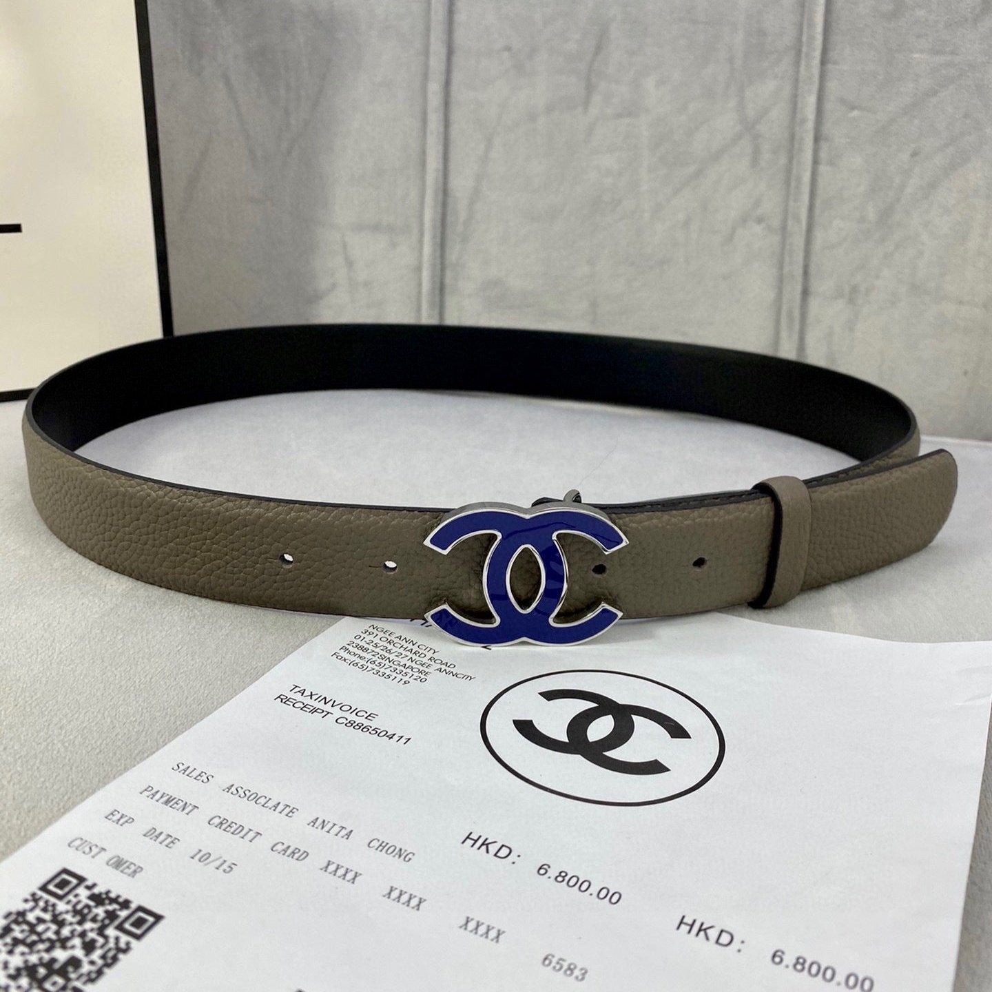 CC 30MM BELT IN MOCHA BROWN GRAINED CALFSKIN WITH NAVY BLUE LOGO - 30