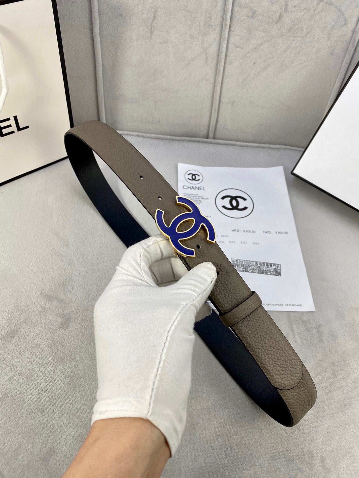 CC 30MM BELT IN MOCHA BROWN GRAINED CALFSKIN WITH NAVY BLUE LOGO - 30