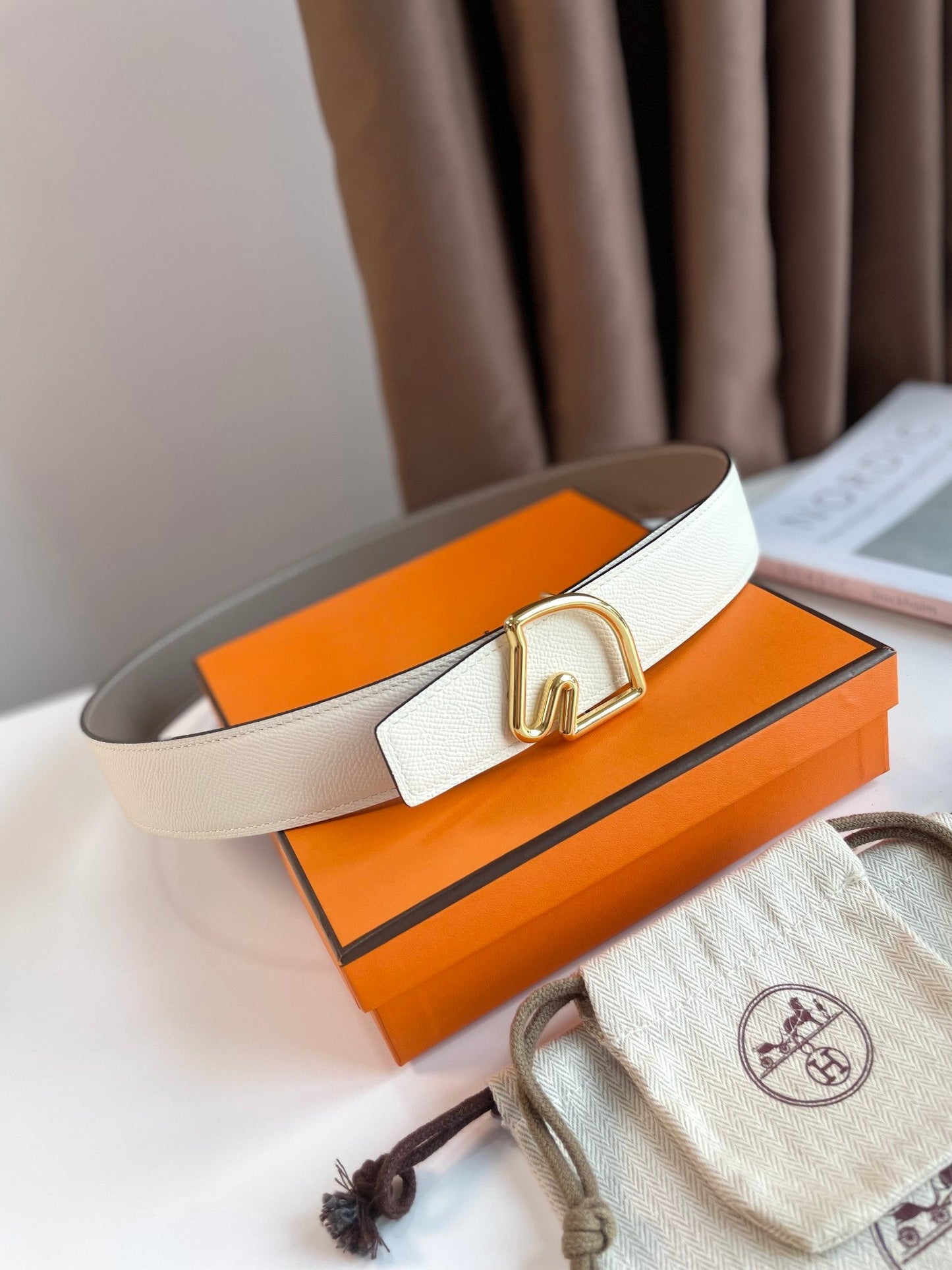 BOUCLE BELT BUCKLE & REVERSIBLE KHAKI BROWN AND WHITE LEATHER STRAP 38MM GOLD HARDWARE - 30
