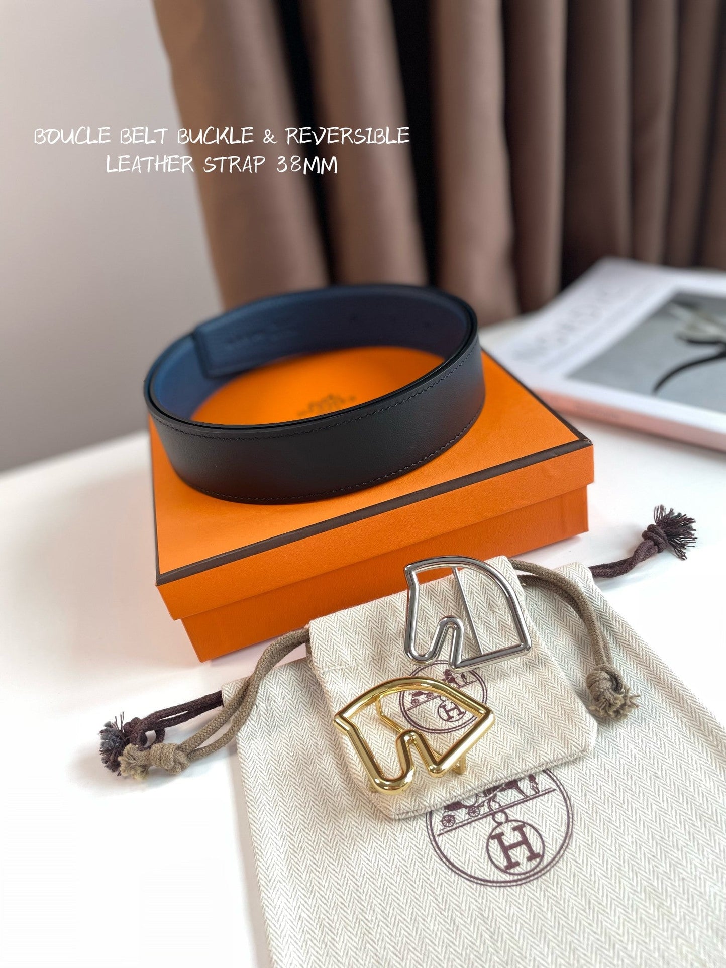 BOUCLE BELT BUCKLE & REVERSIBLE NAVY BLUE AND BLACK AND WHITE LEATHER STRAP 38MM GOLD HARDWARE - 30