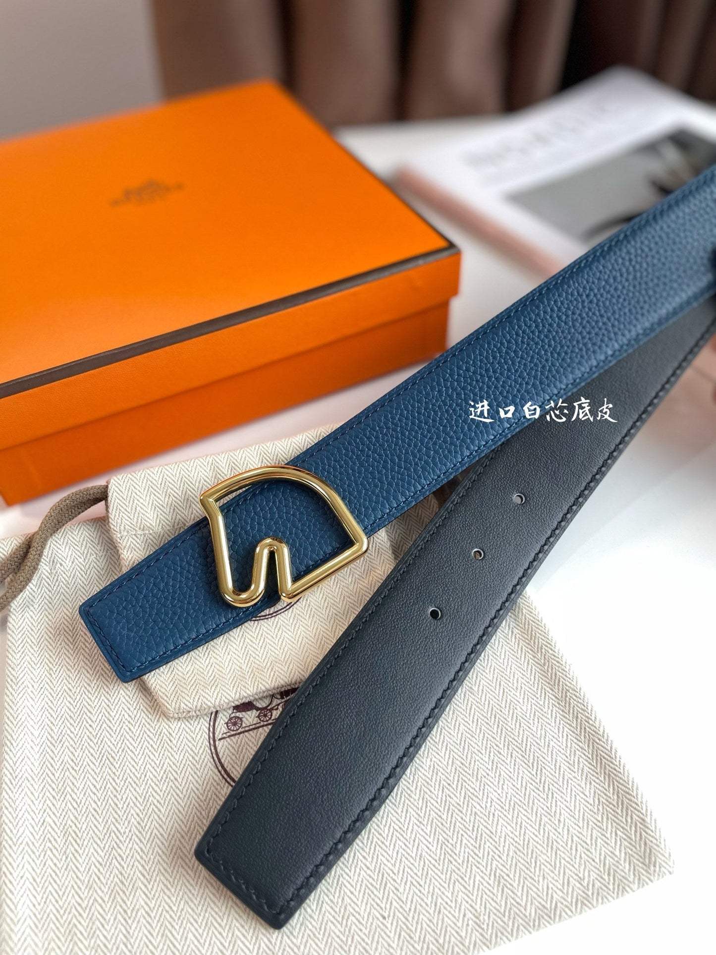BOUCLE BELT BUCKLE & REVERSIBLE NAVY BLUE AND BLACK AND WHITE LEATHER STRAP 38MM GOLD HARDWARE - 30