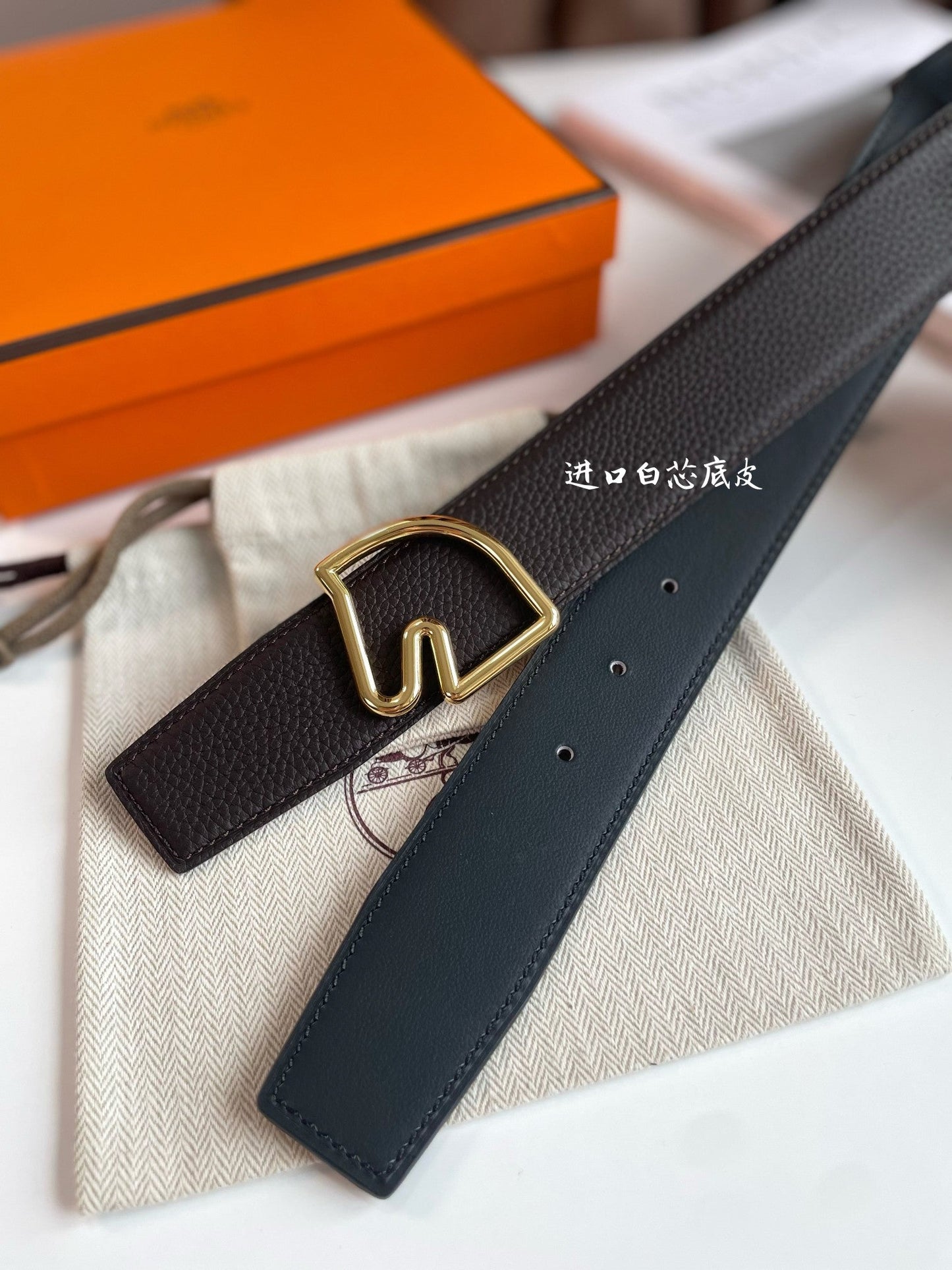 BOUCLE BELT BUCKLE & REVERSIBLE CHOCOLATE BROWN AND BLACK LEATHER STRAP 38MM GOLD HARDWARE - 30