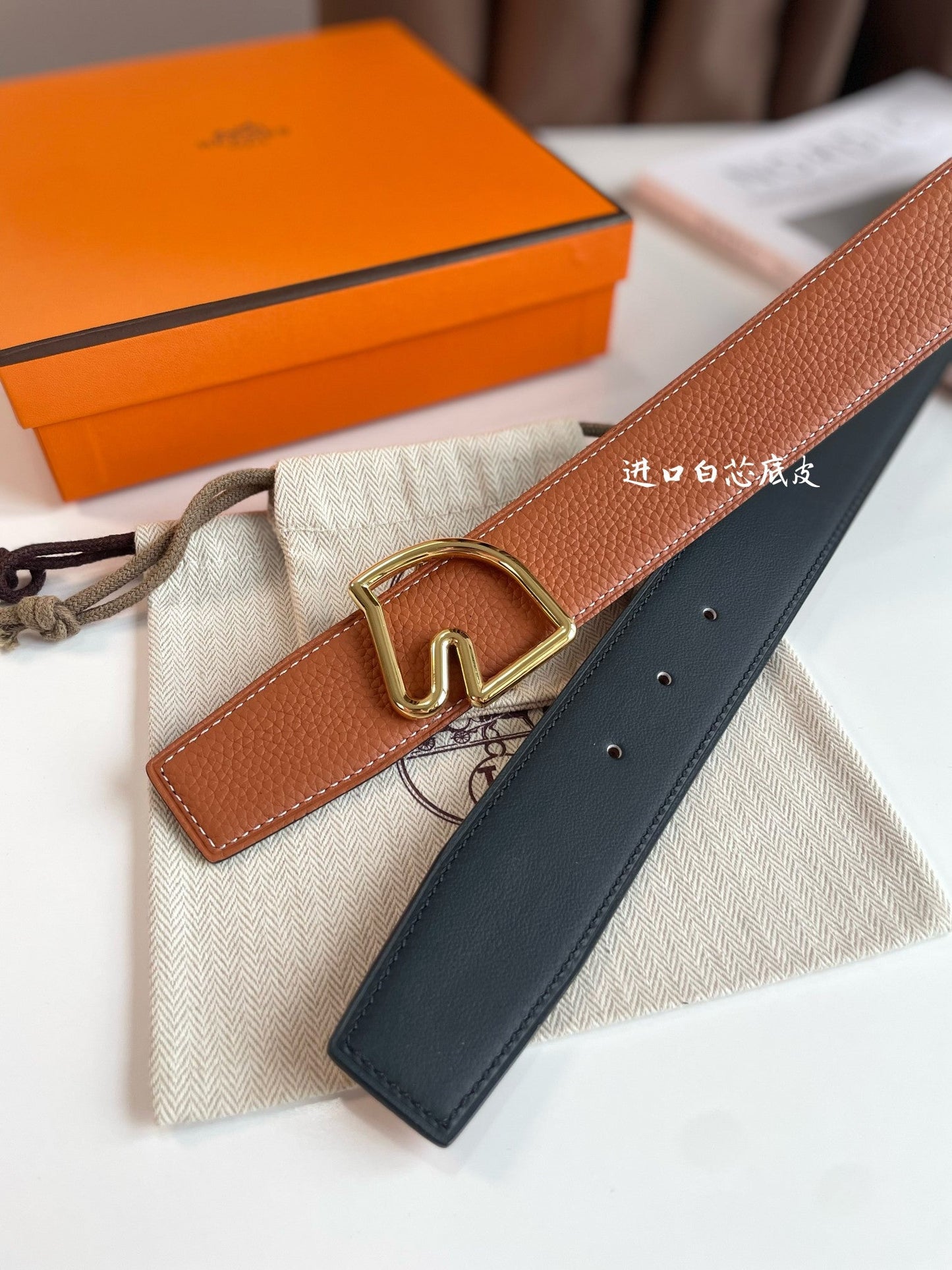 BOUCLE BELT BUCKLE & REVERSIBLE GINGER ORANGE AND BLACK LEATHER STRAP 38MM GOLD HARDWARE - 30