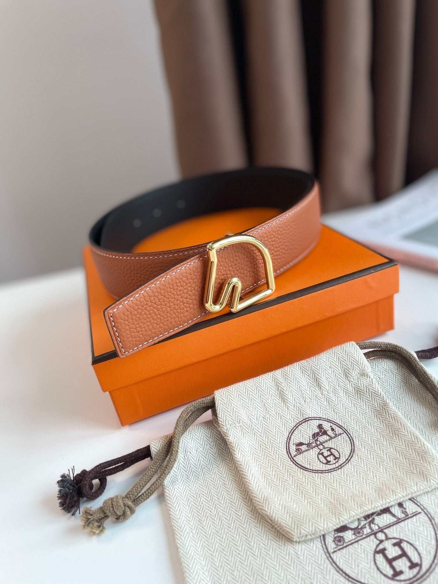 BOUCLE BELT BUCKLE & REVERSIBLE GINGER ORANGE AND BLACK LEATHER STRAP 38MM GOLD HARDWARE - 30
