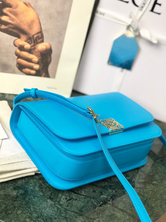 LOEWE GOYA BAG 18 З ТЕЛЯЧОЇ ШКІРИ ШОВКОВИСТОГО ВІДТІНКУ «КОБАЛЬТОВИЙ СИНІЙ»