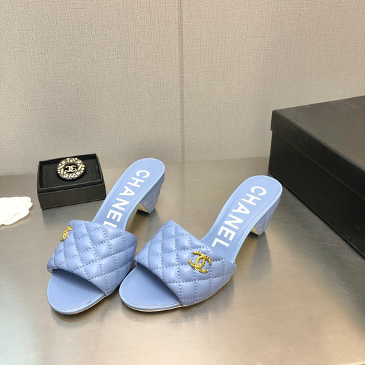 DIAMOND-QUILTED 6 CM SANDALS IN CAROLINA BLUE LAMBSKIN - 35