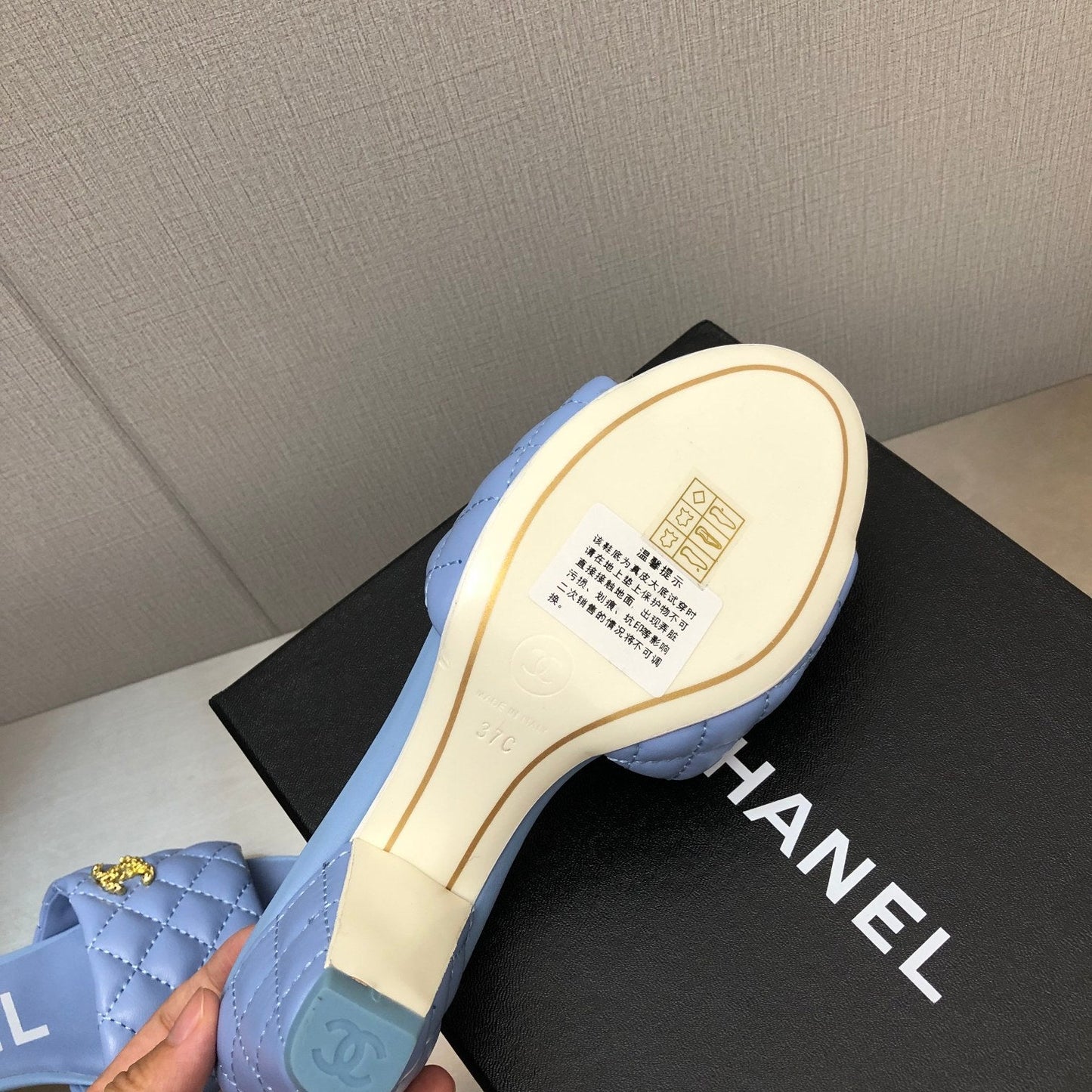 DIAMOND-QUILTED 6 CM SANDALS IN CAROLINA BLUE LAMBSKIN - 35