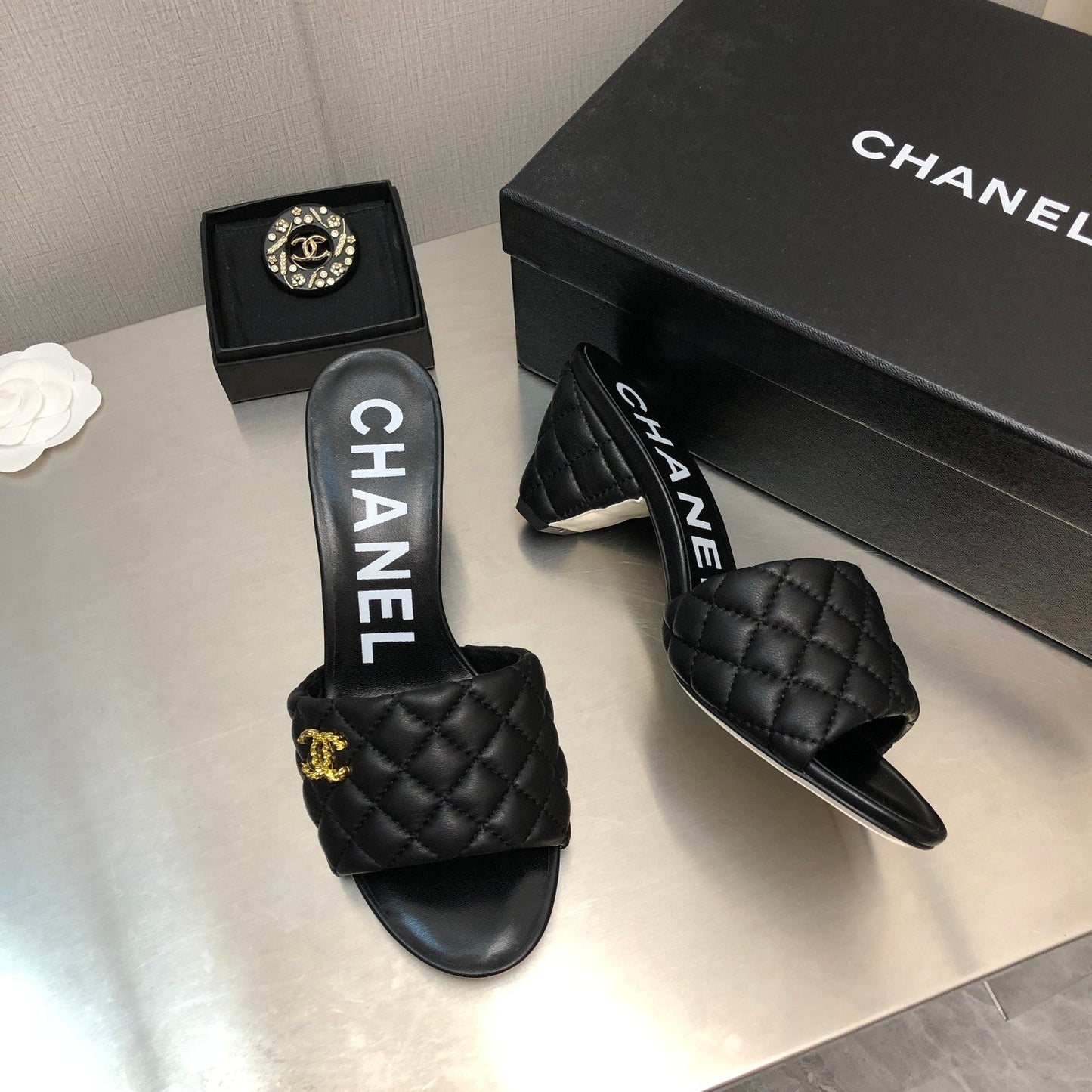 DIAMOND-QUILTED 6 CM SANDALS IN BLACK LAMBSKIN - 35