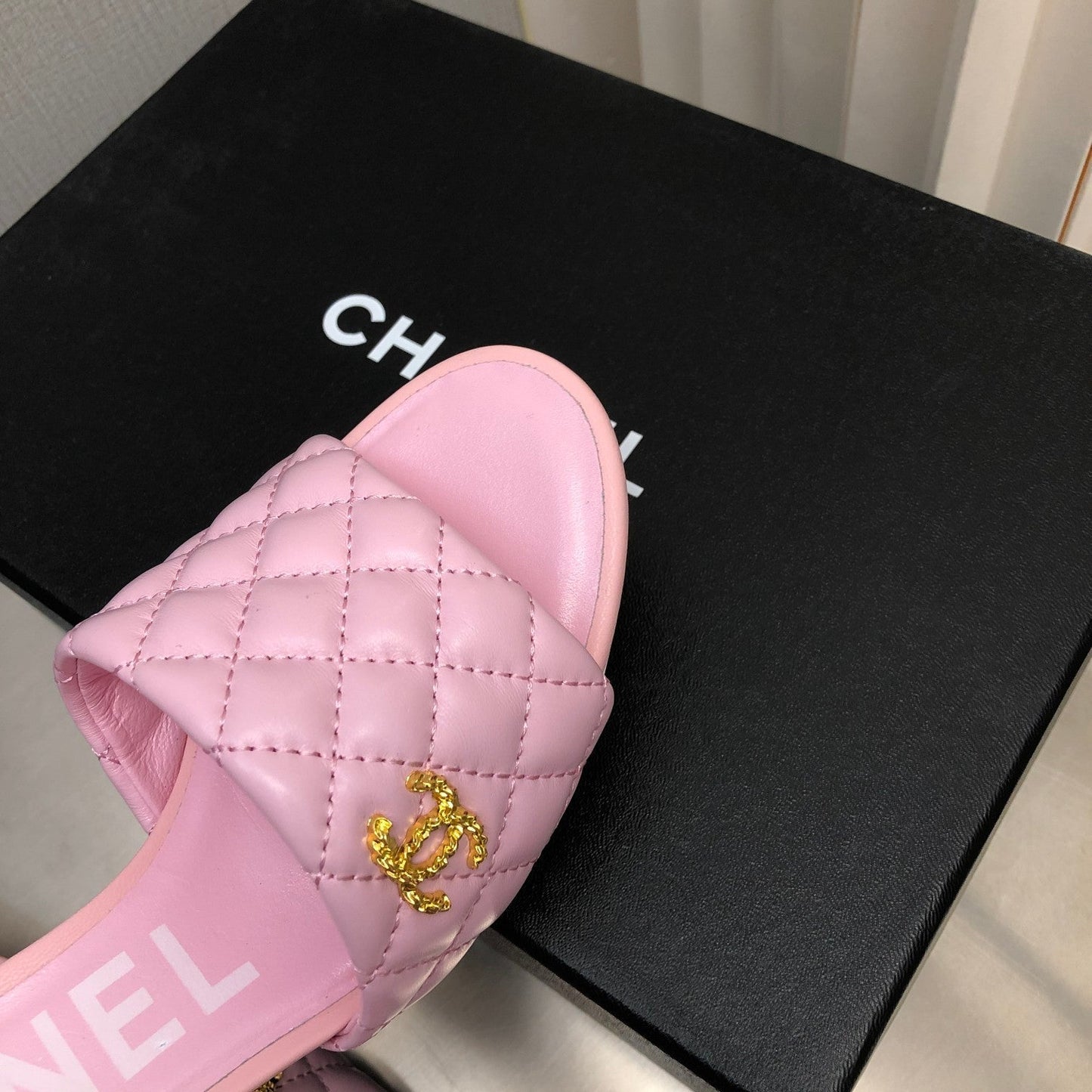DIAMOND-QUILTED 6 CM SANDALS IN BABY PINK LAMBSKIN - 35