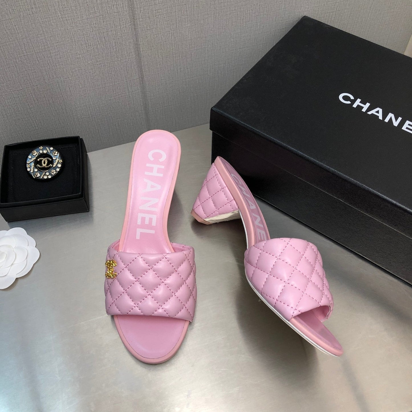 DIAMOND-QUILTED 6 CM SANDALS IN BABY PINK LAMBSKIN - 35