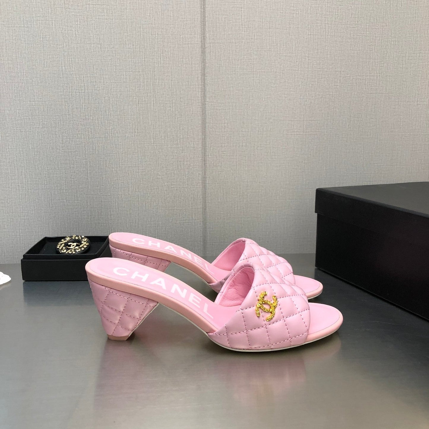 DIAMOND-QUILTED 6 CM SANDALS IN BABY PINK LAMBSKIN - 35