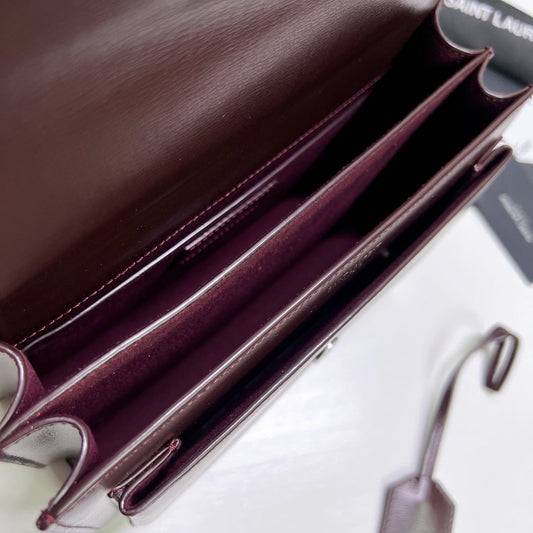 СУМКА SUNSET MEDIUM 22 З ТЕМНО-ЧЕРВОНОЇ ТЕЛЯЧОЇ ШКІРИ З ФУРНІТУРОЮ СРІБНОГО КОЛЬОРУ