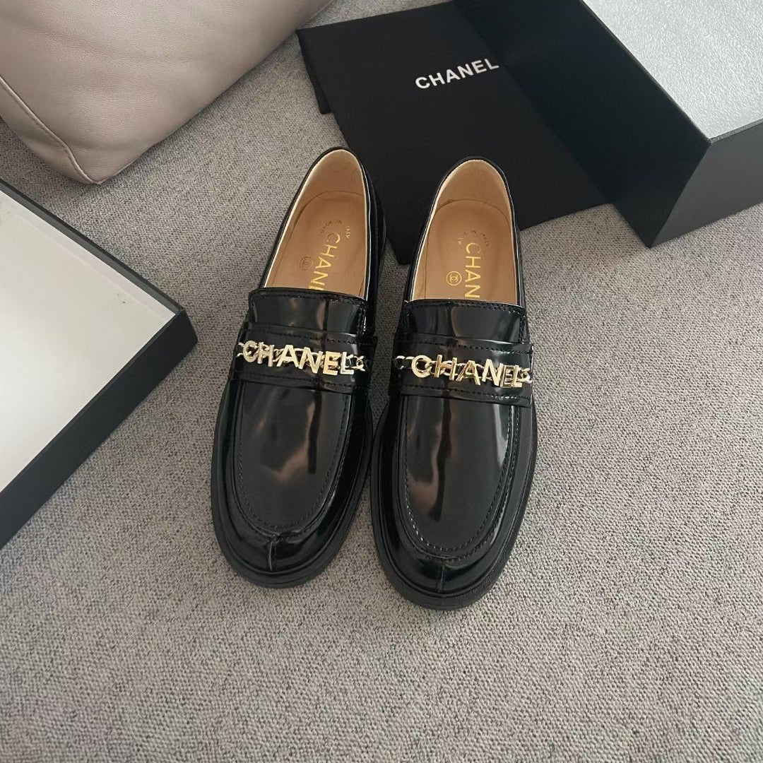 MOCCASINS IN BLACK CALFSKIN GOLD METAL LOGO - 35