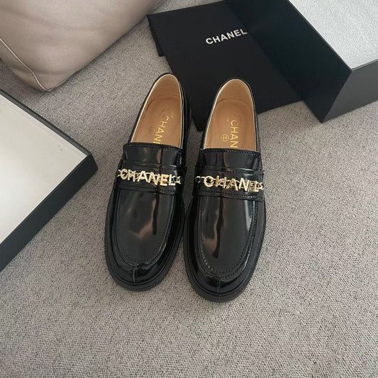 MOCCASINS IN BLACK CALFSKIN GOLD METAL LOGO - 35