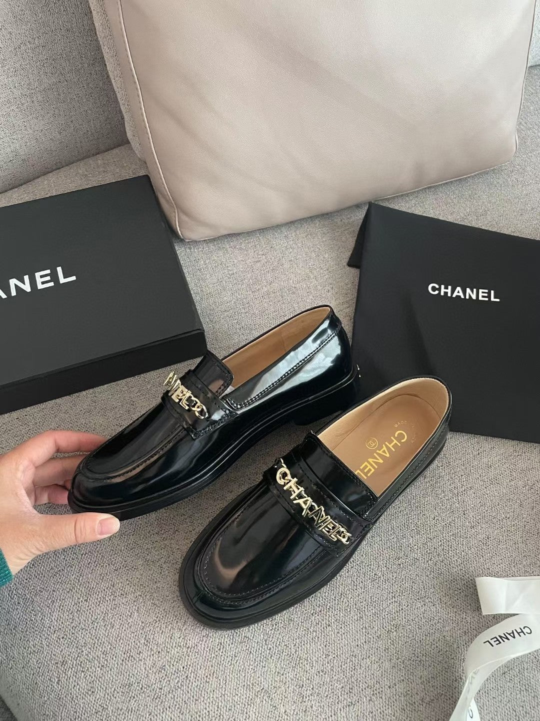 MOCCASINS IN BLACK CALFSKIN GOLD METAL LOGO - 35