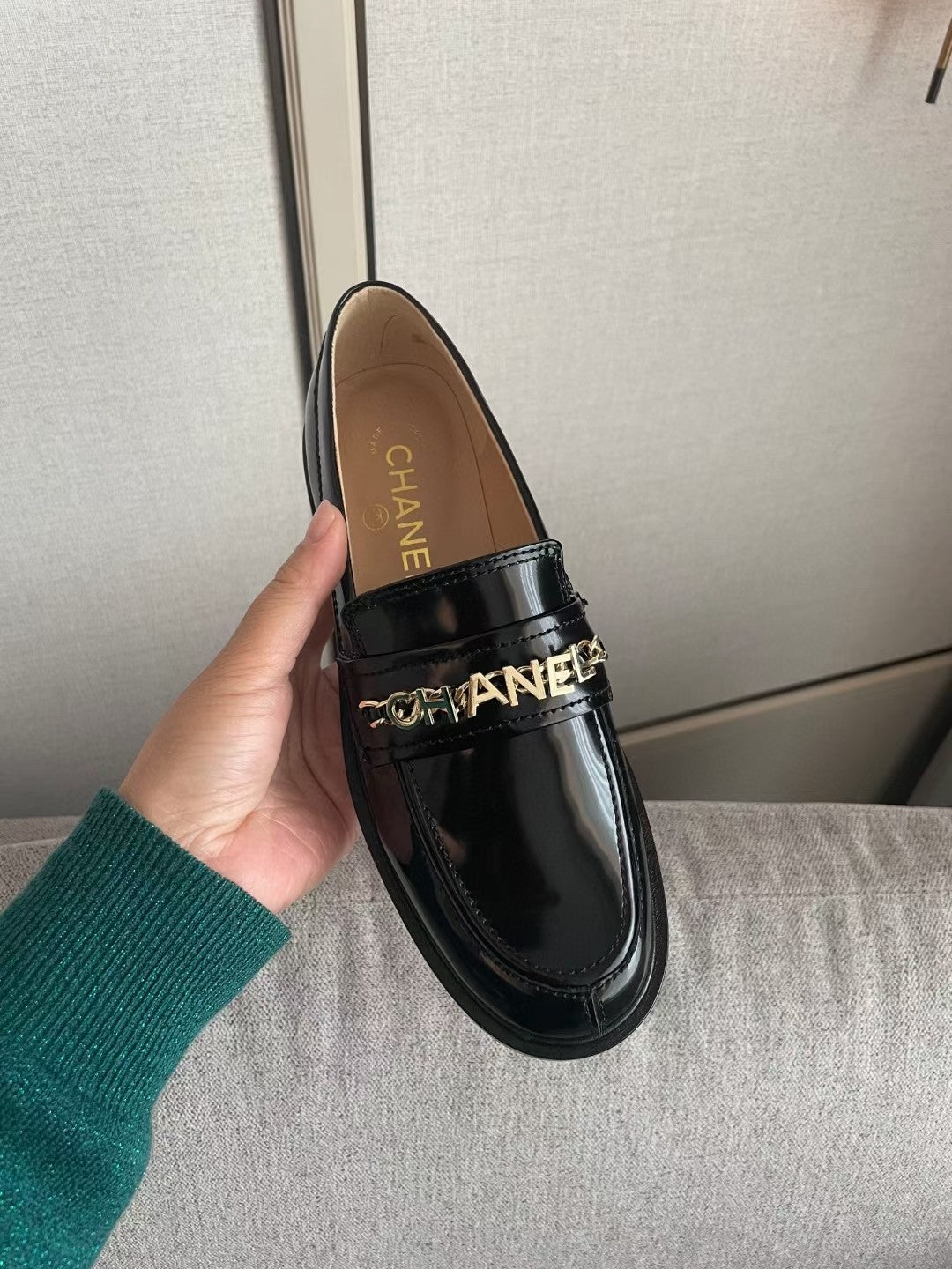MOCCASINS IN BLACK CALFSKIN GOLD METAL LOGO - 35