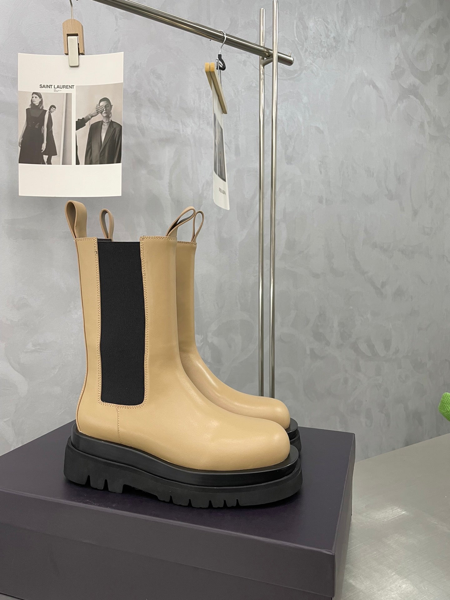 LUG CHELSEA BOOT IN CAMEL BEIGE CALFSKIN - 34