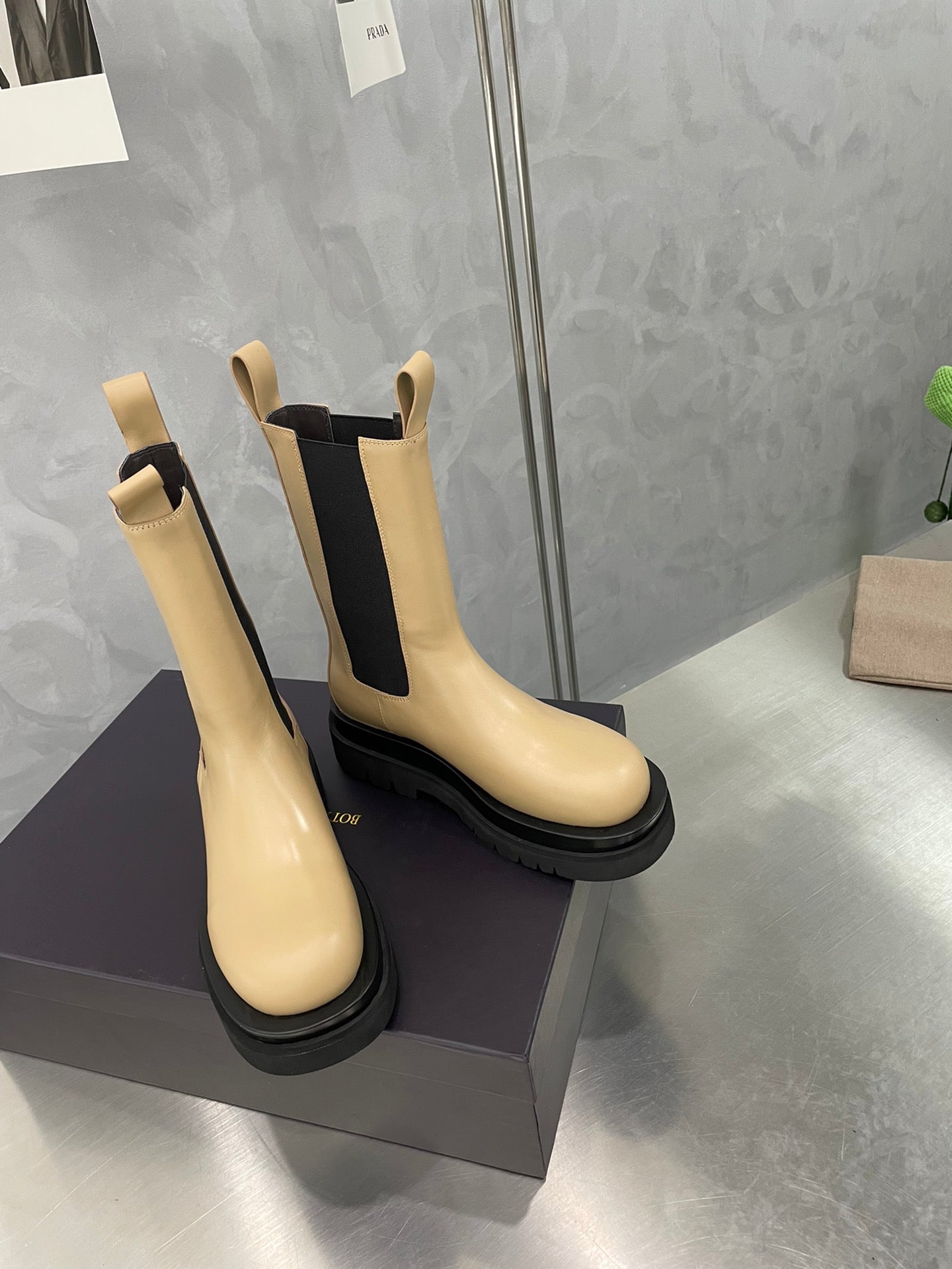 LUG CHELSEA BOOT IN CAMEL BEIGE CALFSKIN - 34