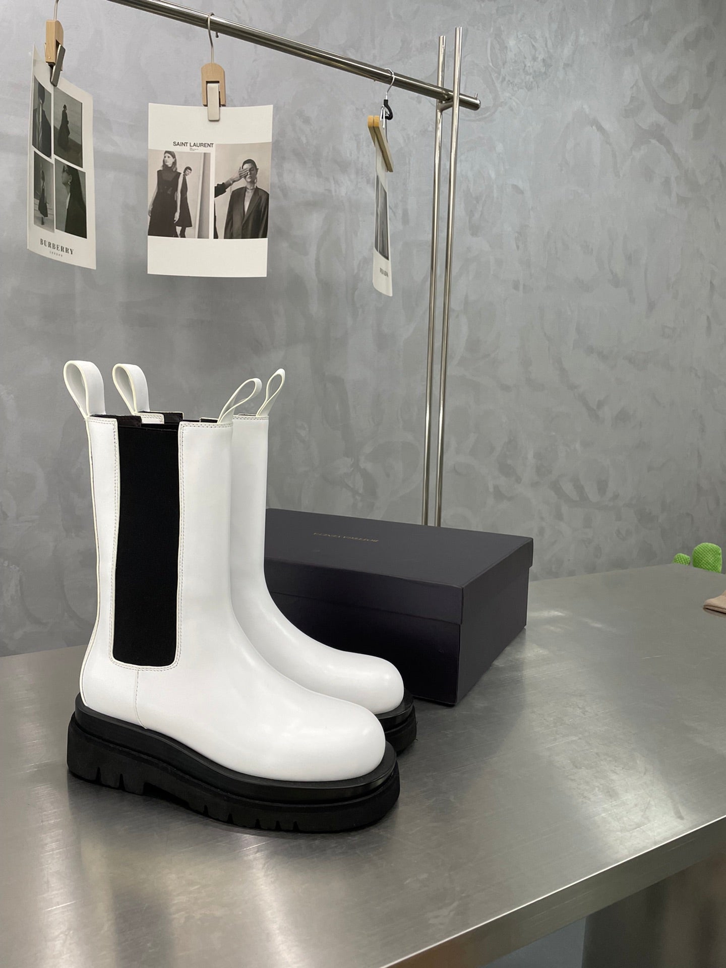 LUG CHELSEA BOOT IN WHITE CALFSKIN - 34