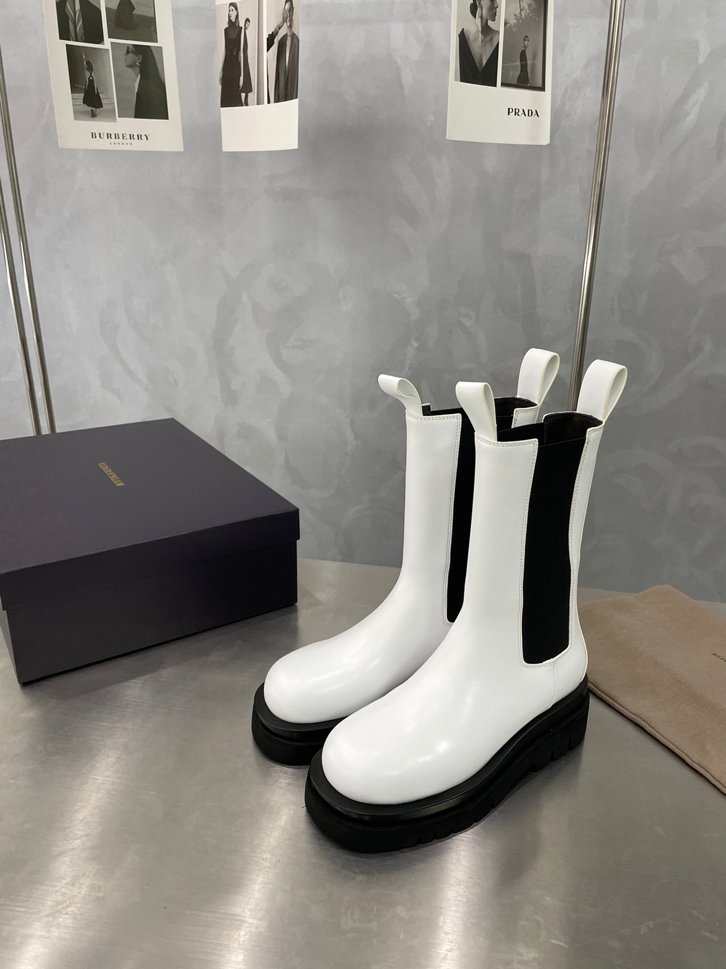LUG CHELSEA BOOT IN WHITE CALFSKIN - 34