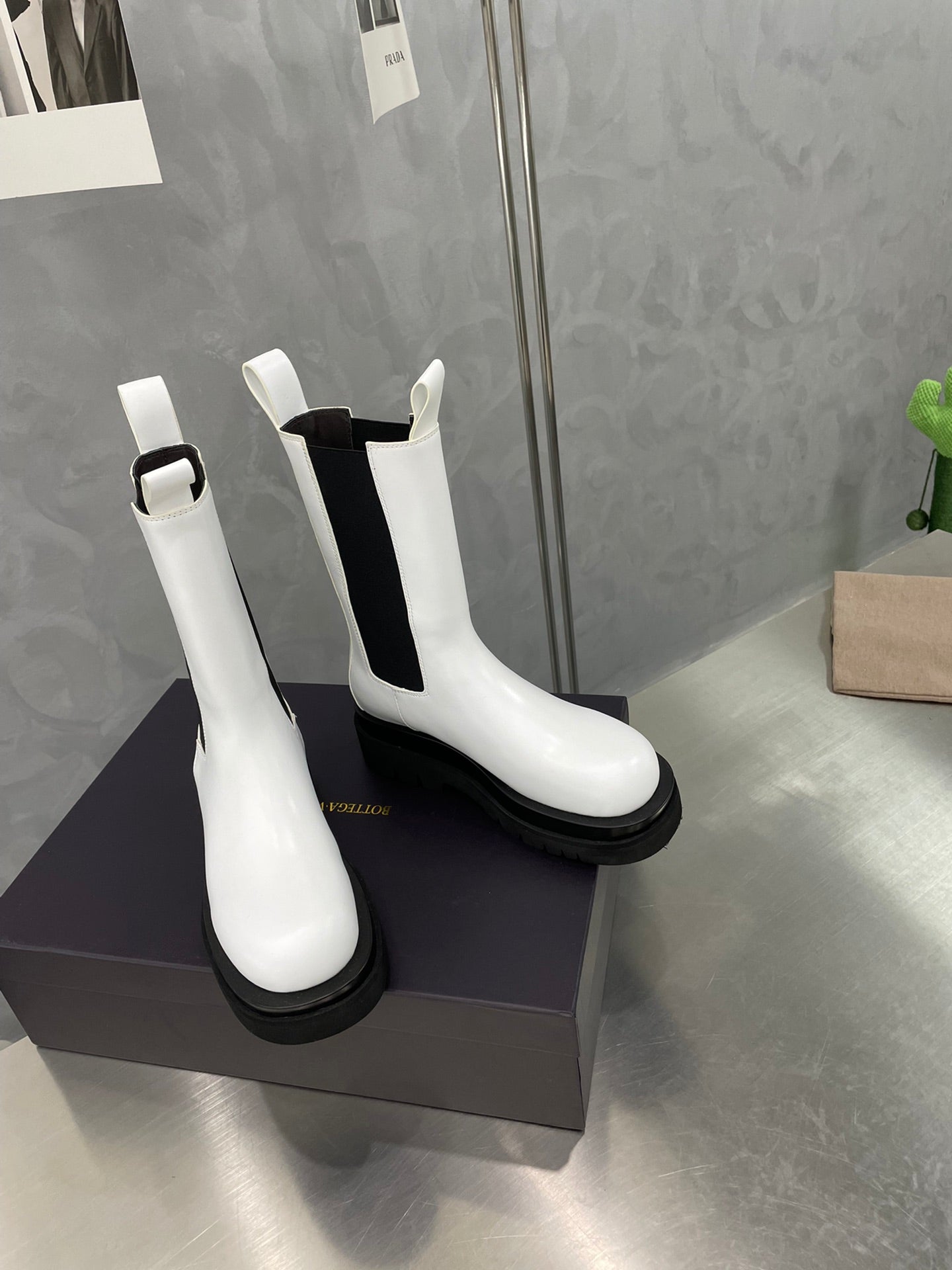 LUG CHELSEA BOOT IN WHITE CALFSKIN - 34