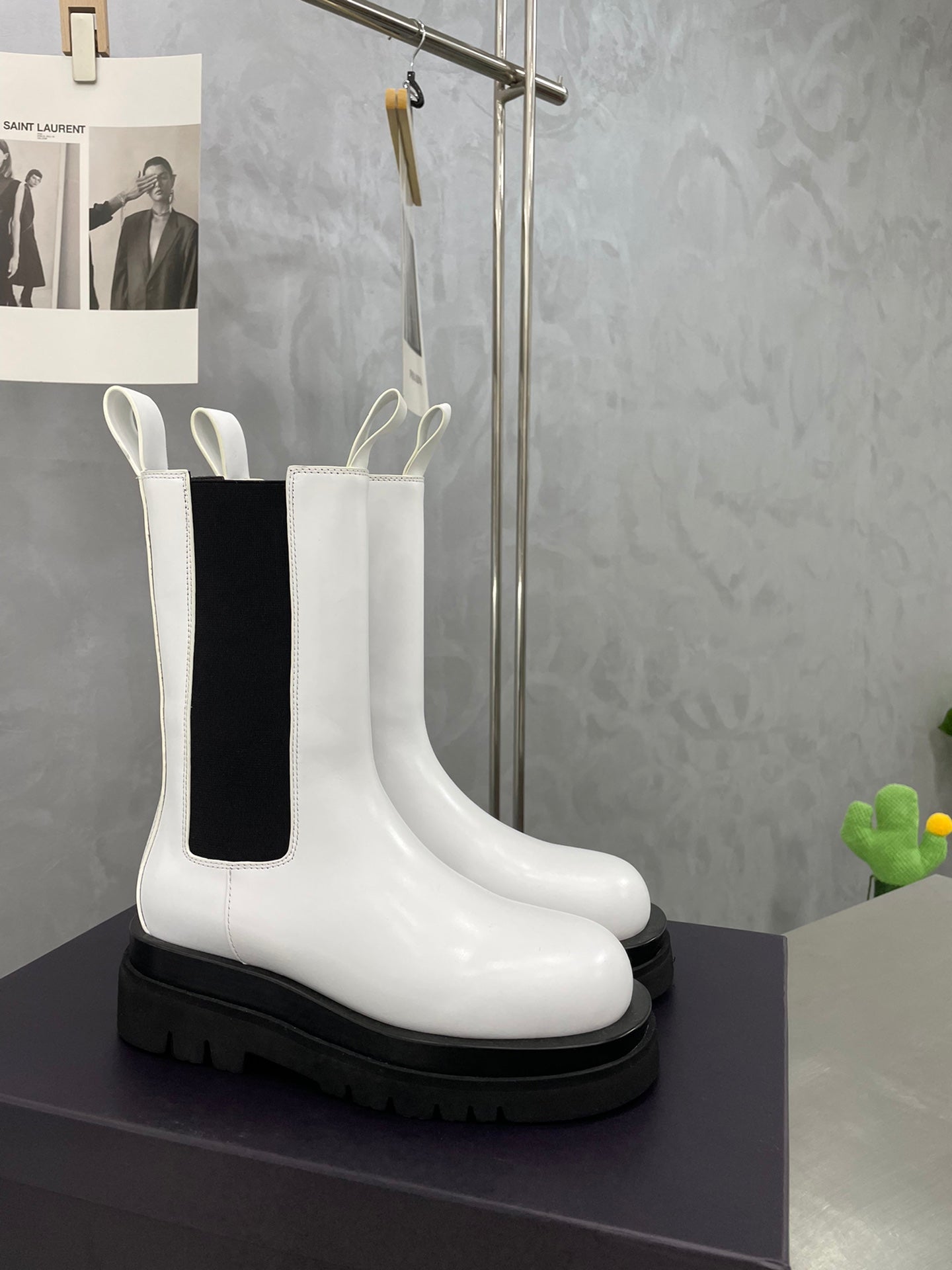 LUG CHELSEA BOOT IN WHITE CALFSKIN - 34