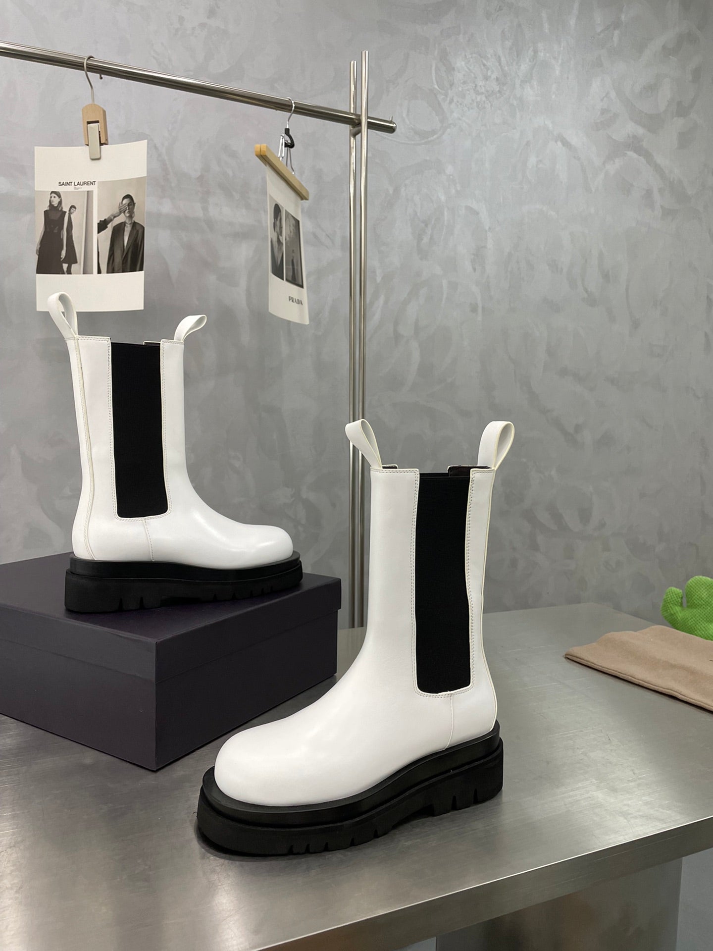 LUG CHELSEA BOOT IN WHITE CALFSKIN - 34