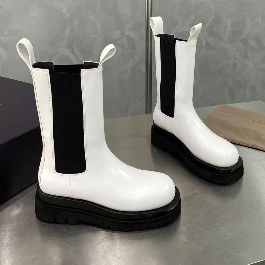 LUG CHELSEA BOOT IN WHITE CALFSKIN - 34