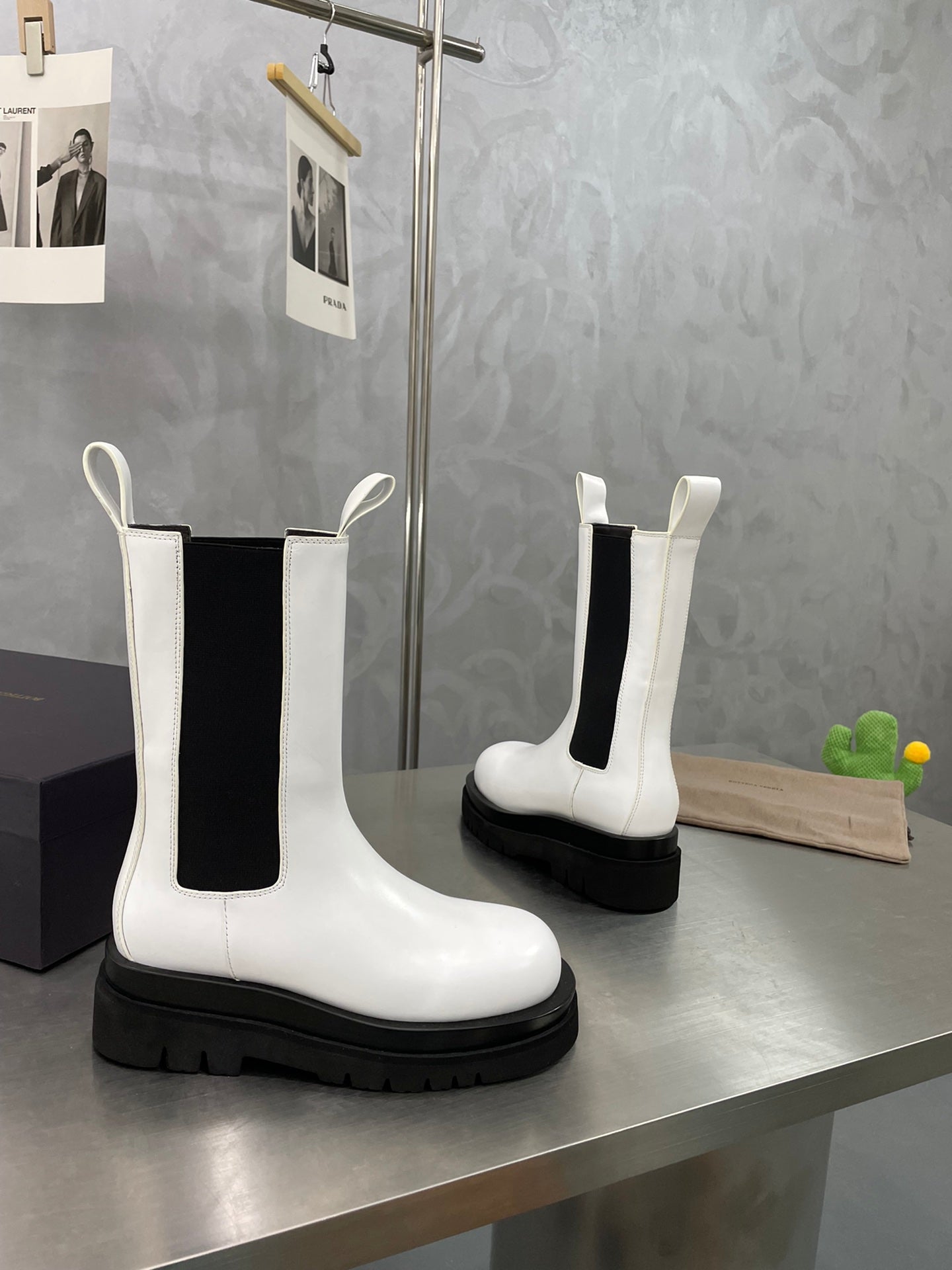 LUG CHELSEA BOOT IN WHITE CALFSKIN - 34