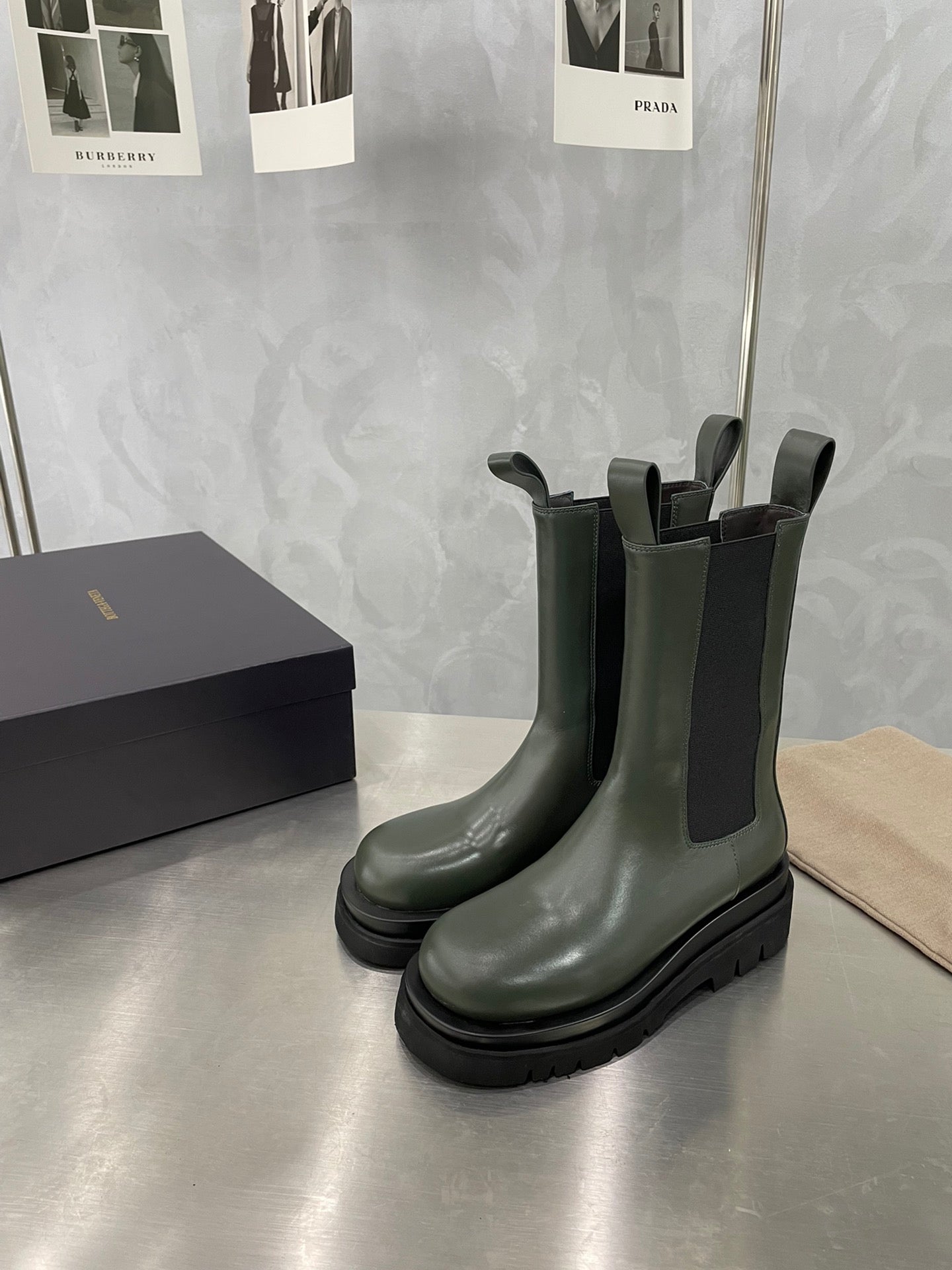 LUG CHELSEA BOOT IN ARMY GREEN CALFSKIN - 34
