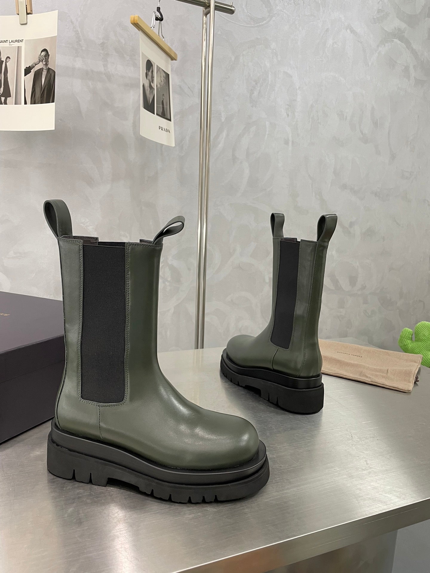 LUG CHELSEA BOOT IN ARMY GREEN CALFSKIN - 34