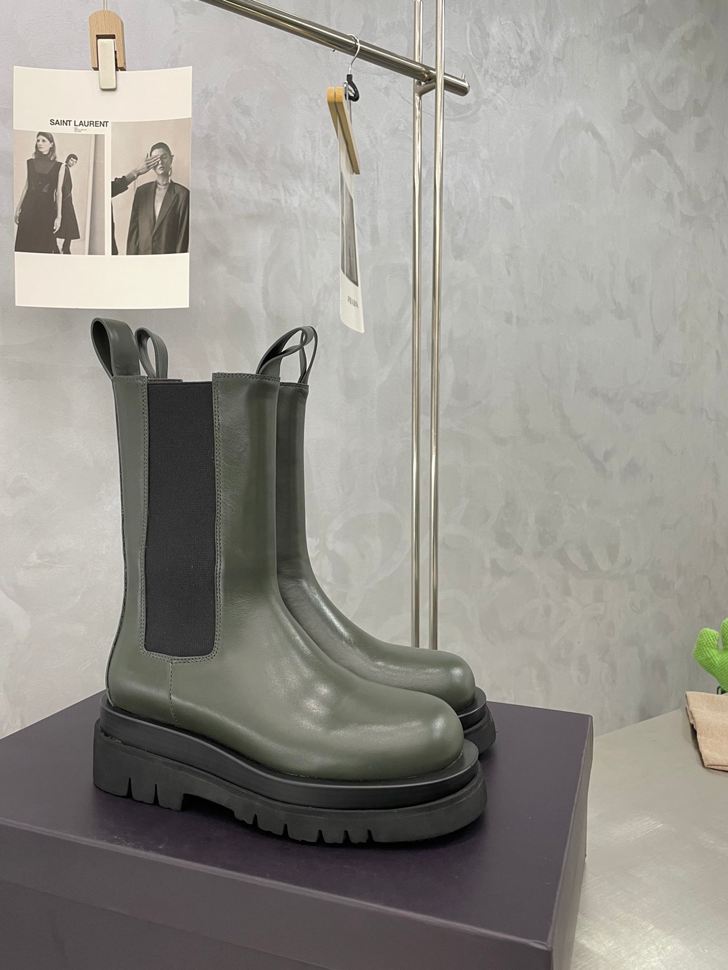 LUG CHELSEA BOOT IN ARMY GREEN CALFSKIN - 34