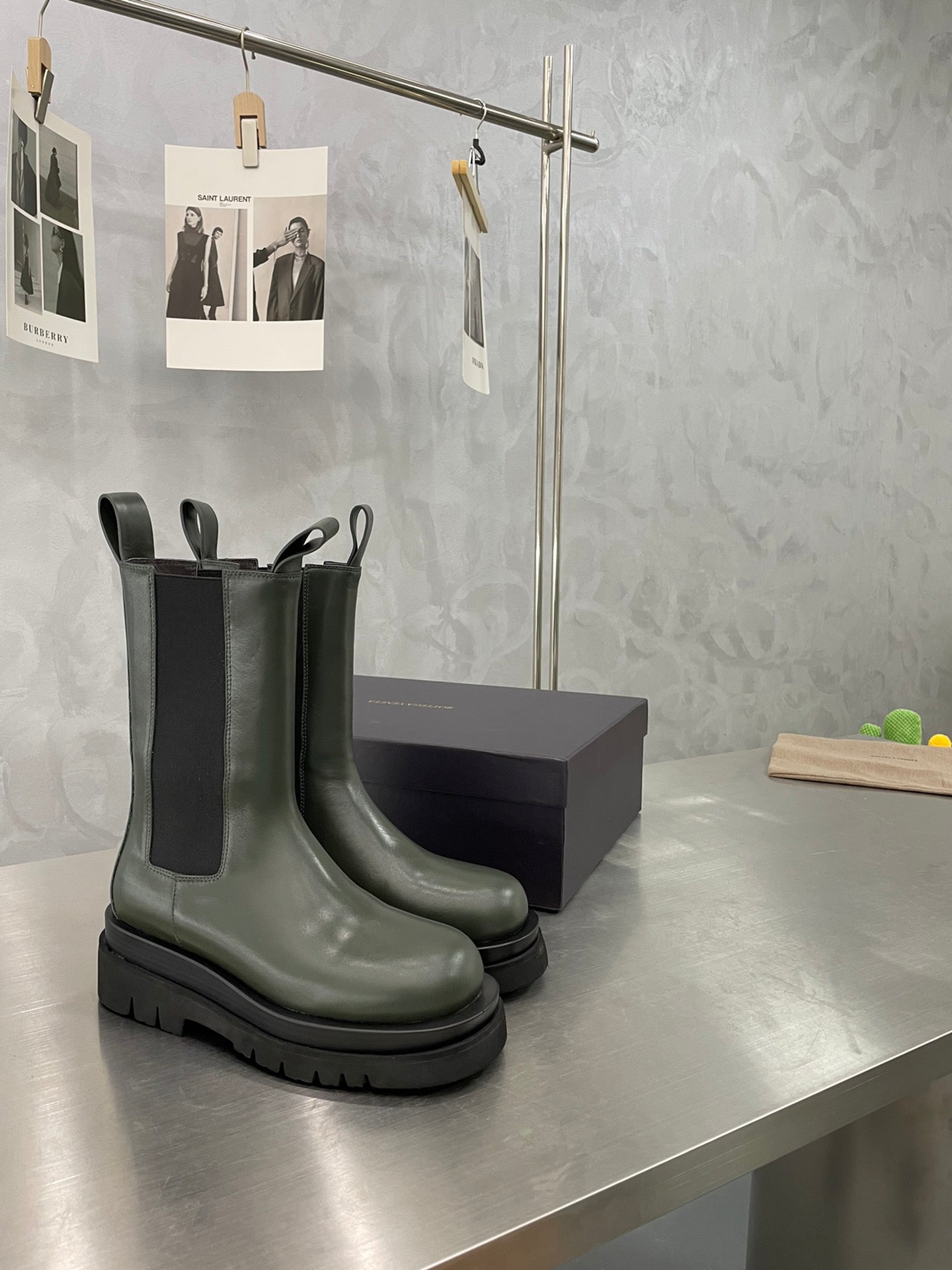 LUG CHELSEA BOOT IN ARMY GREEN CALFSKIN - 34