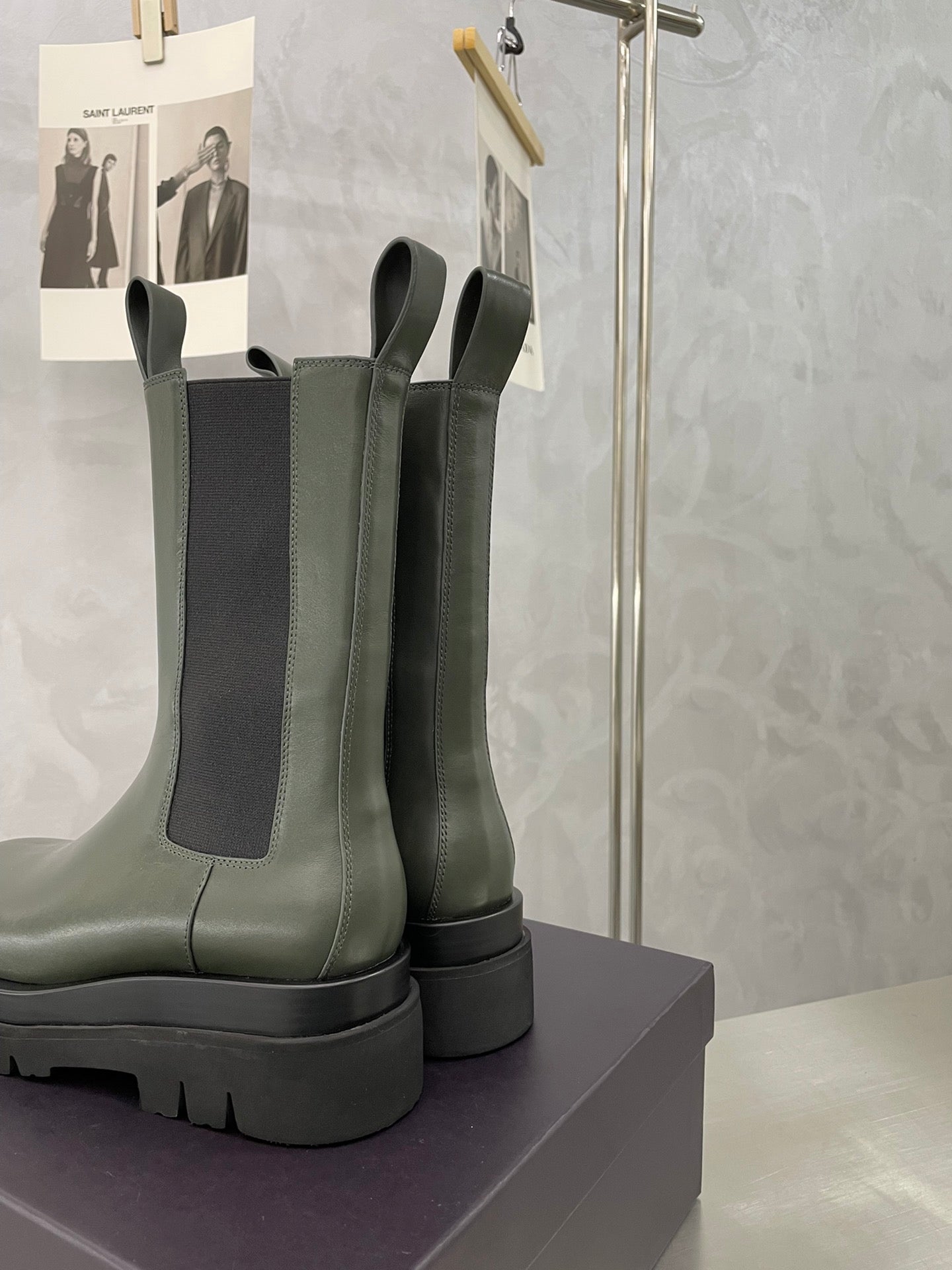 LUG CHELSEA BOOT IN ARMY GREEN CALFSKIN - 34