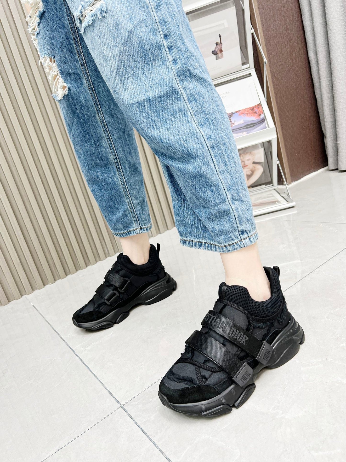 D-WANDER SNEAKERS IN BLACK TECHNICAL FABRIC AND SUEDE - 35