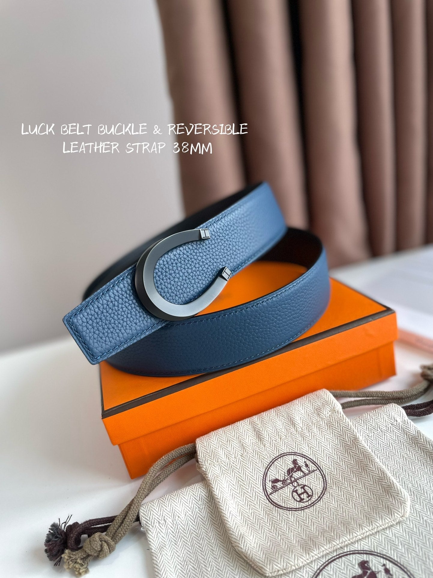 HM LUCK BELT BUCKLE & REVERSIBLE BLACK AND NAVY BLUE LEATHER STRAP 38MM - 30