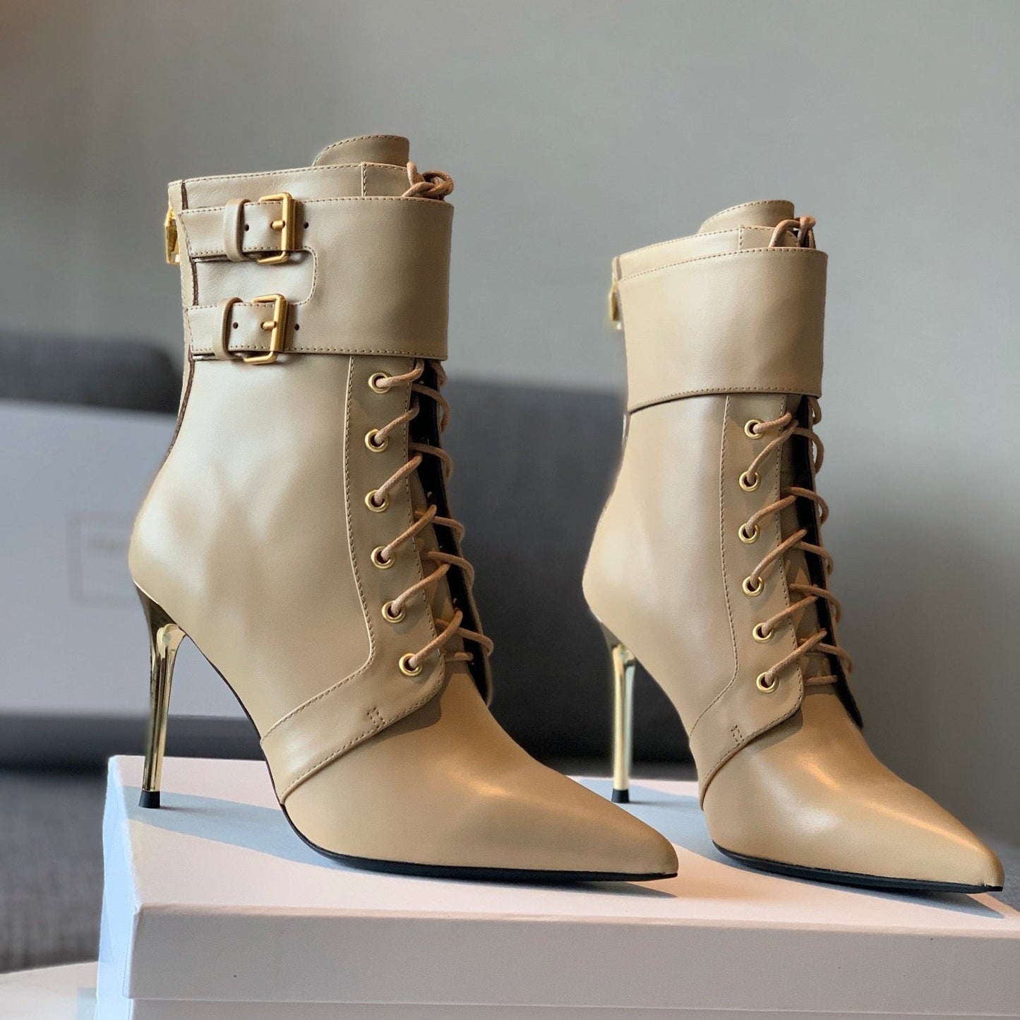 ЧЕРЕВИКИ BALMAIN 26S НА ШНУРІВЦІ 105 ММ ЗІ ШКІРИ ТЕЛЯТИ БЕЖЕВОГО КОЛЬОРУ
