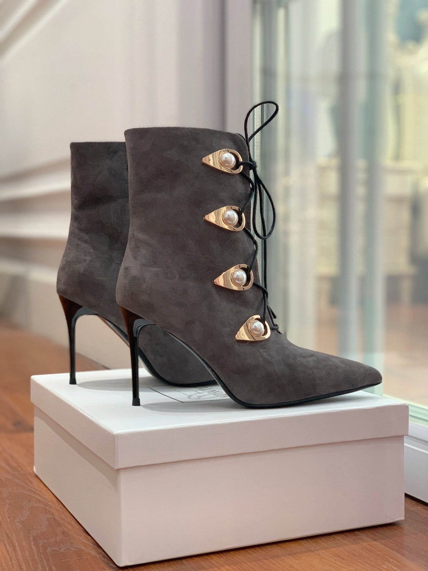 Черевики BALMAIN 26S, 95 мм, темно-сіра замша, перламутрова кнопка