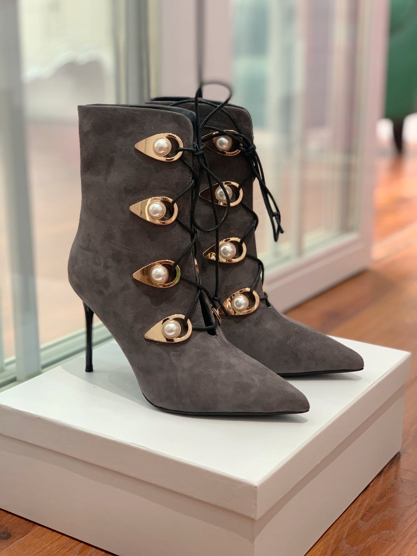 Черевики BALMAIN 26S, 95 мм, темно-сіра замша, перламутрова кнопка