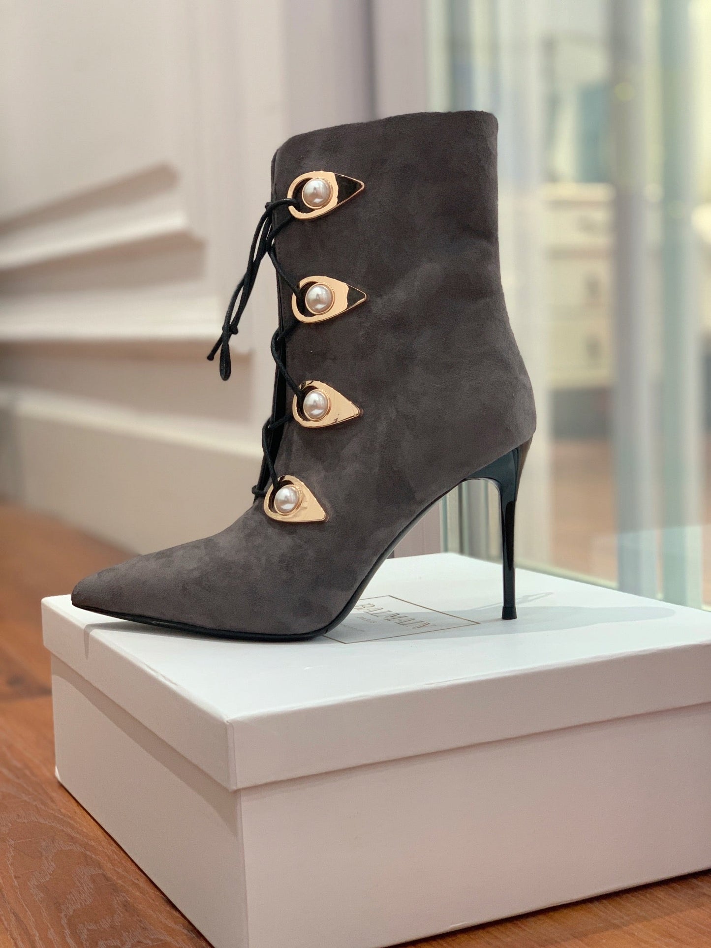 Черевики BALMAIN 26S, 95 мм, темно-сіра замша, перламутрова кнопка